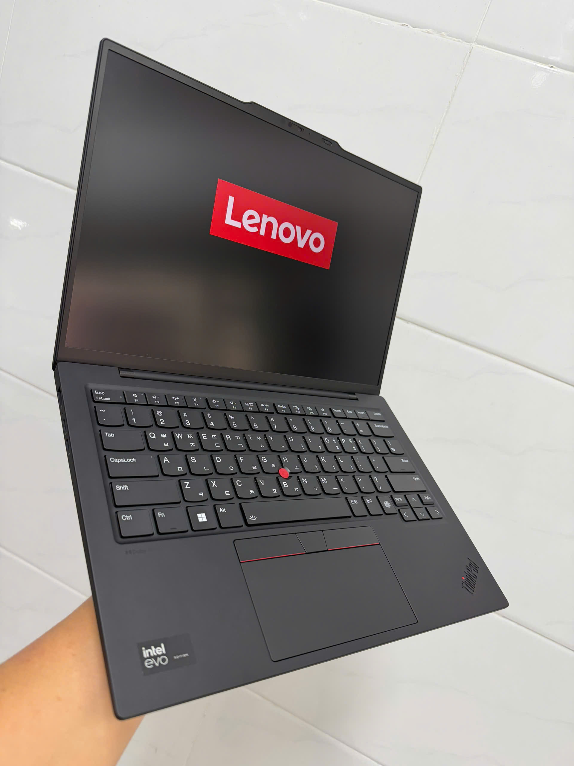 Thinkpad X1 Carbon Gen 12 Ultra 5 (1)