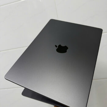 Macbook Pro 14in M5, 16G, 512, apple care+ 12-2028.