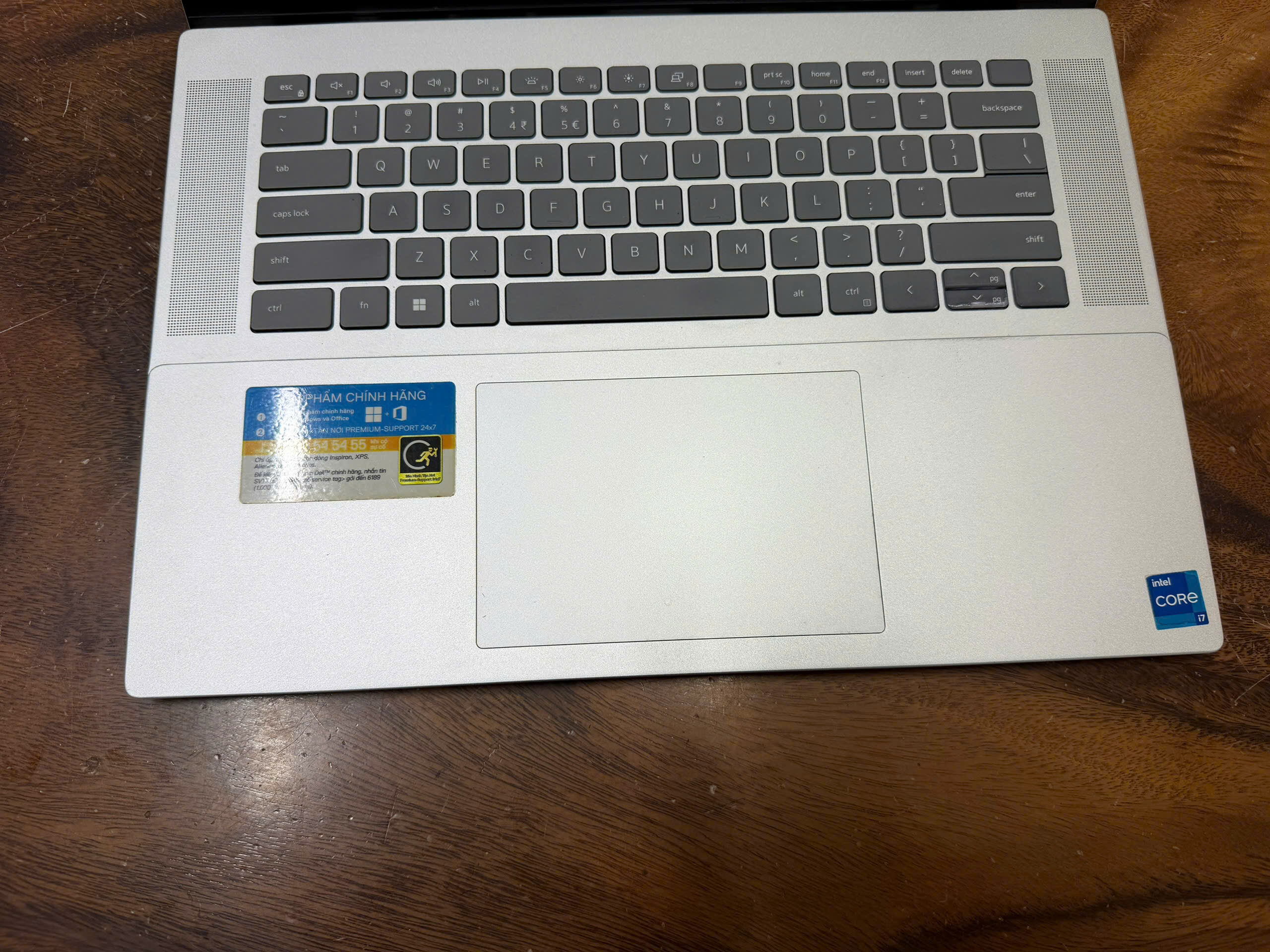 Dell Inspiron 5620 (4)