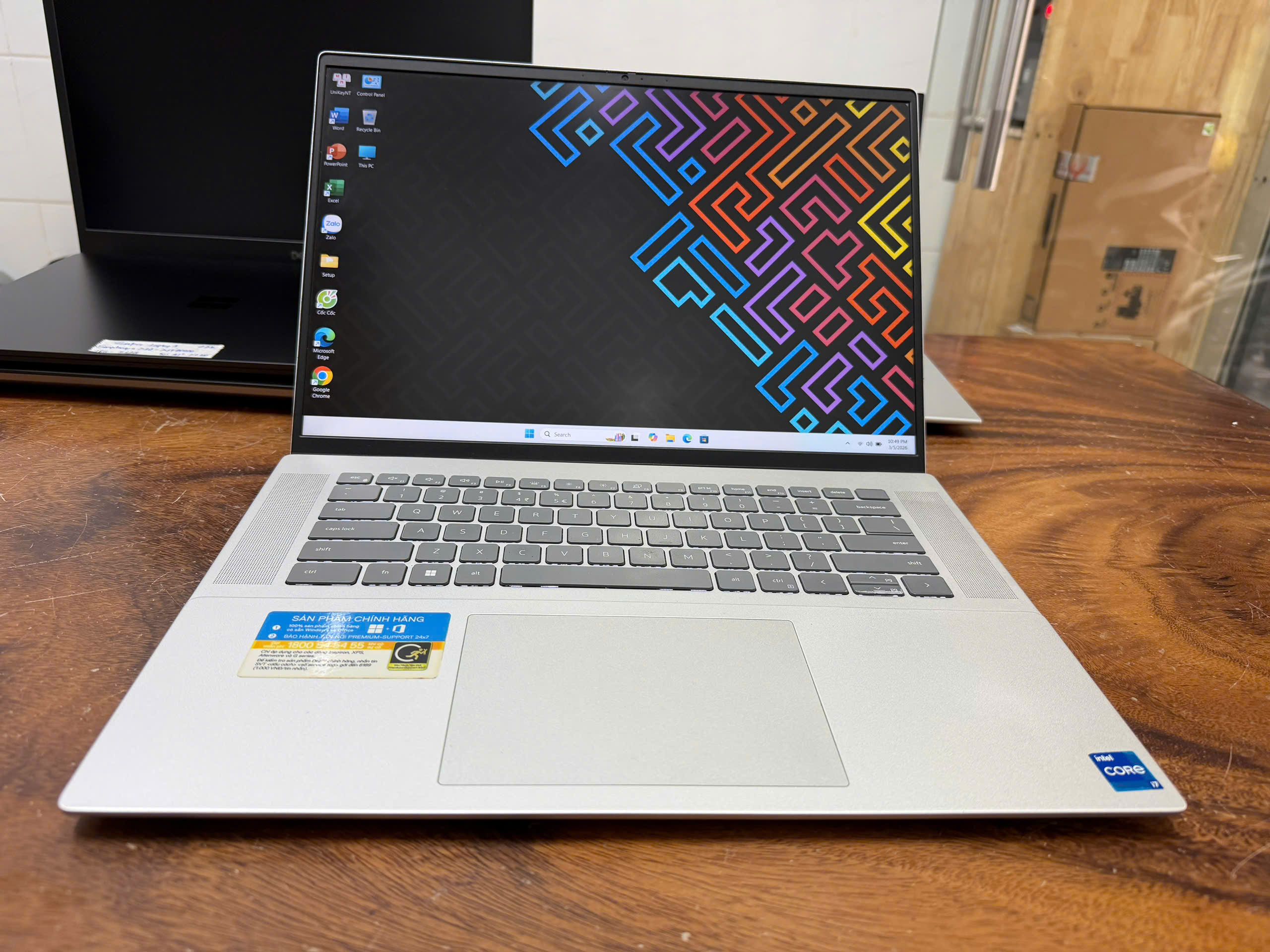 Dell Inspiron 5620 (6)