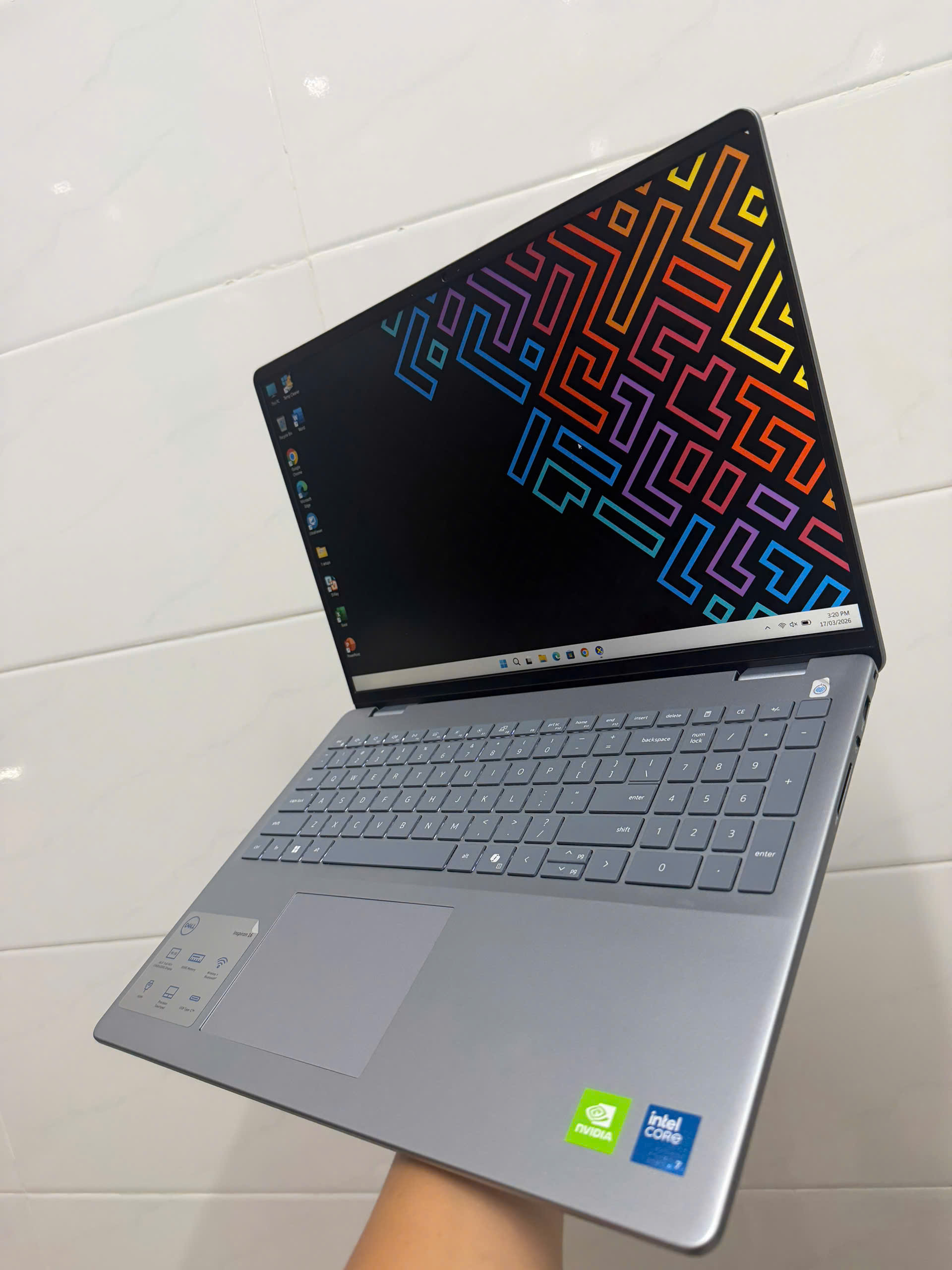 Dell Inspiron 5640 (1)