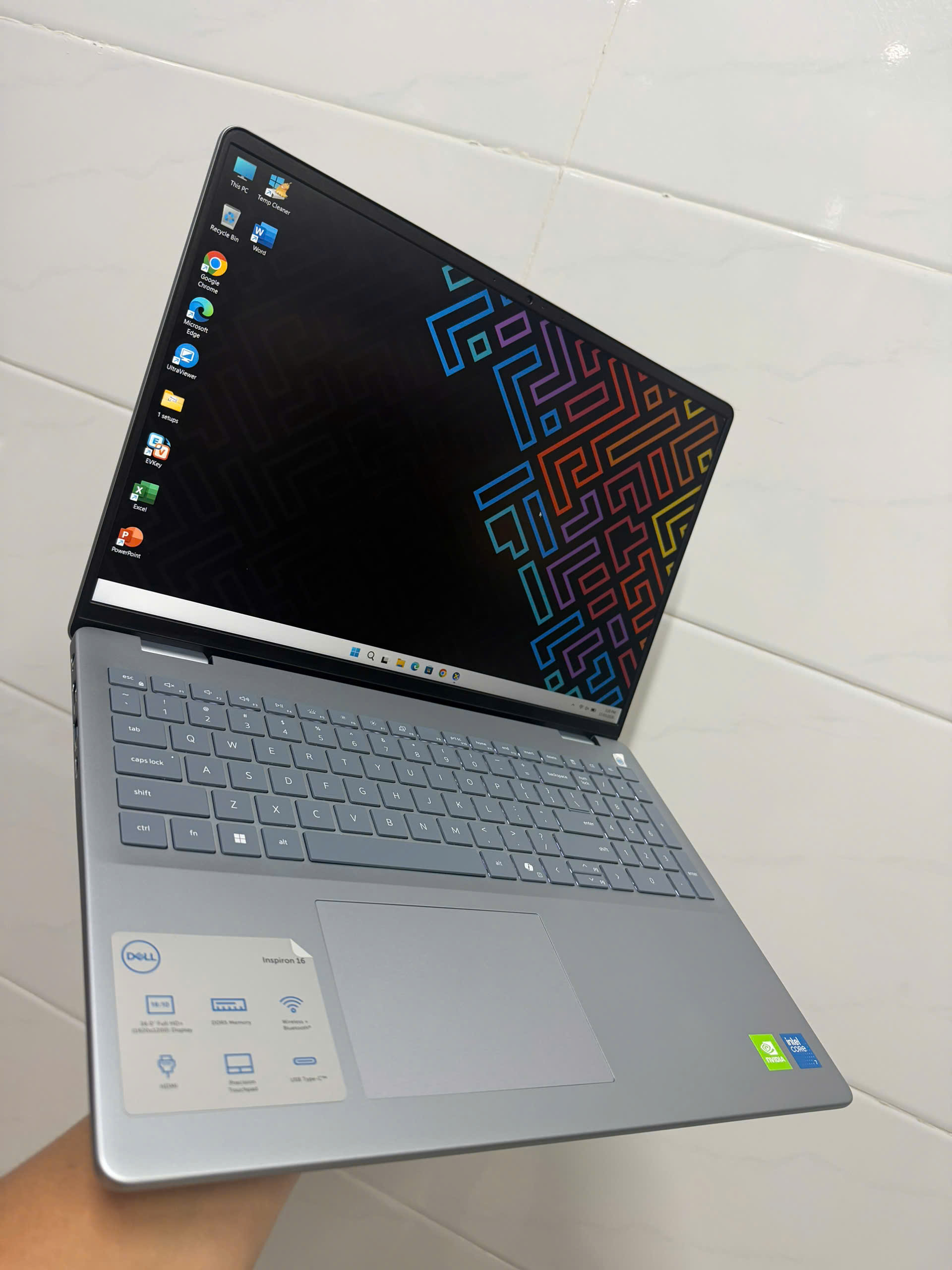 Dell Inspiron 5640 (2)