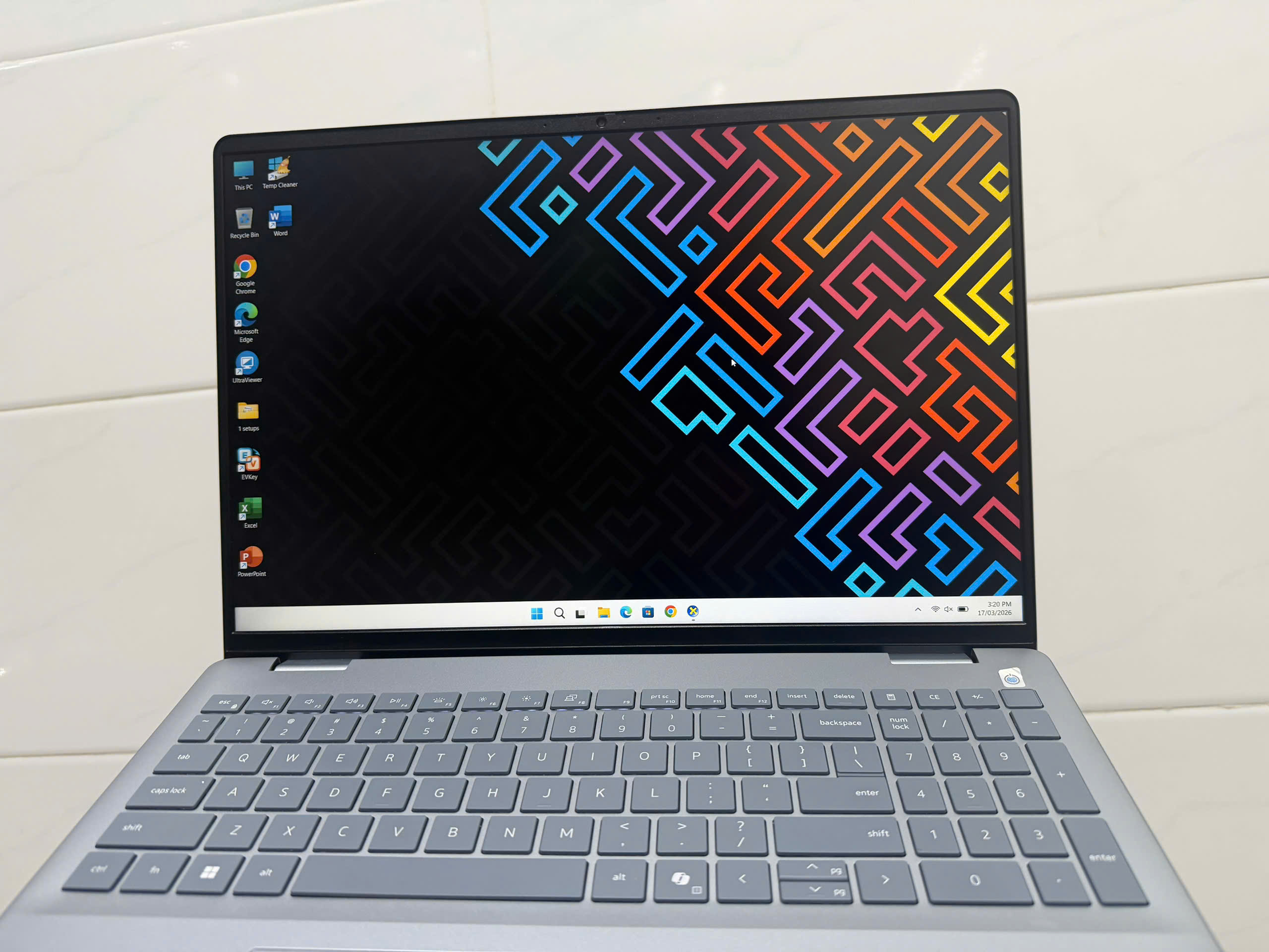 Dell Inspiron 5640 (5)