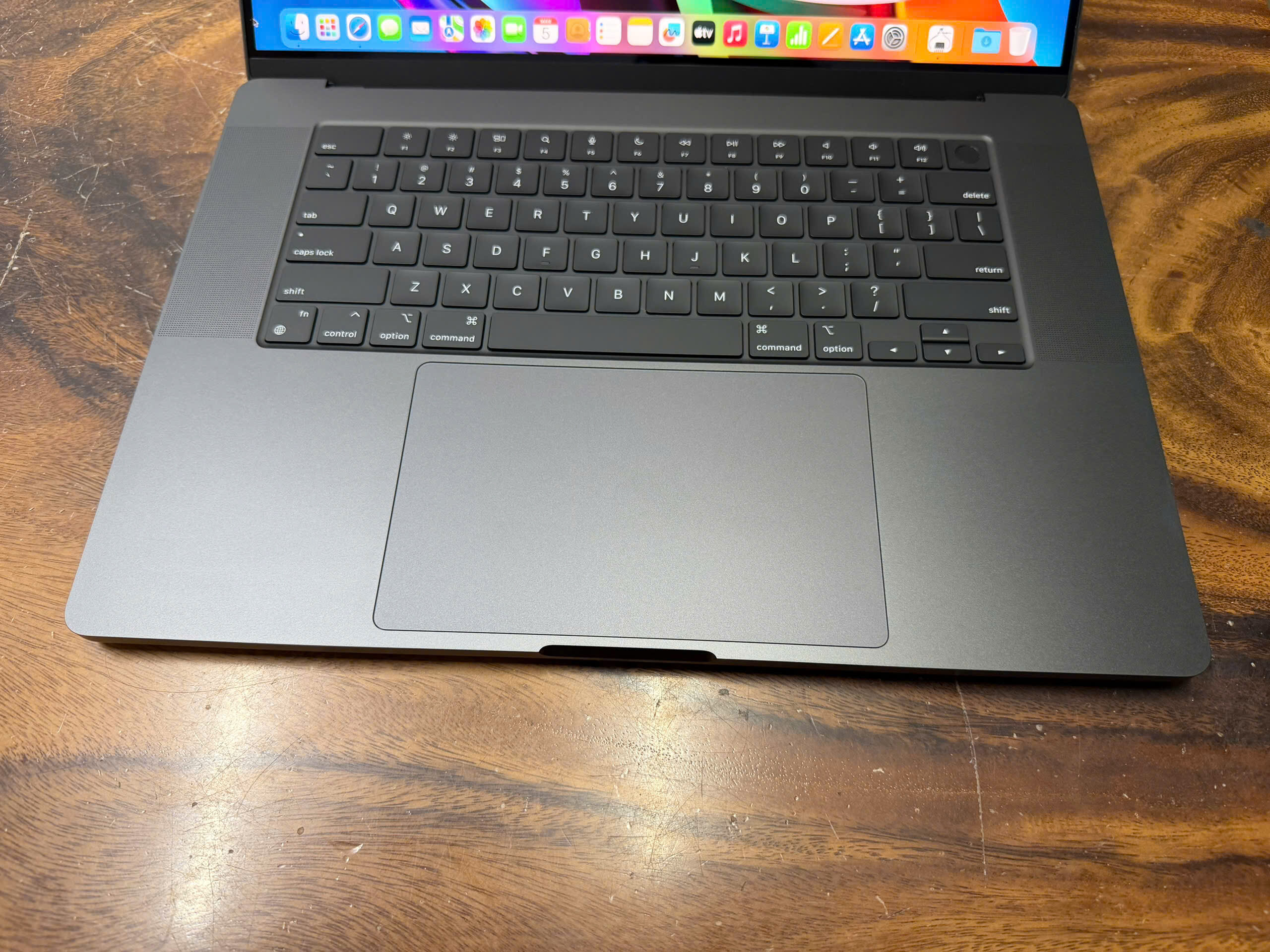 Macbook Pro 16 Like New (3)