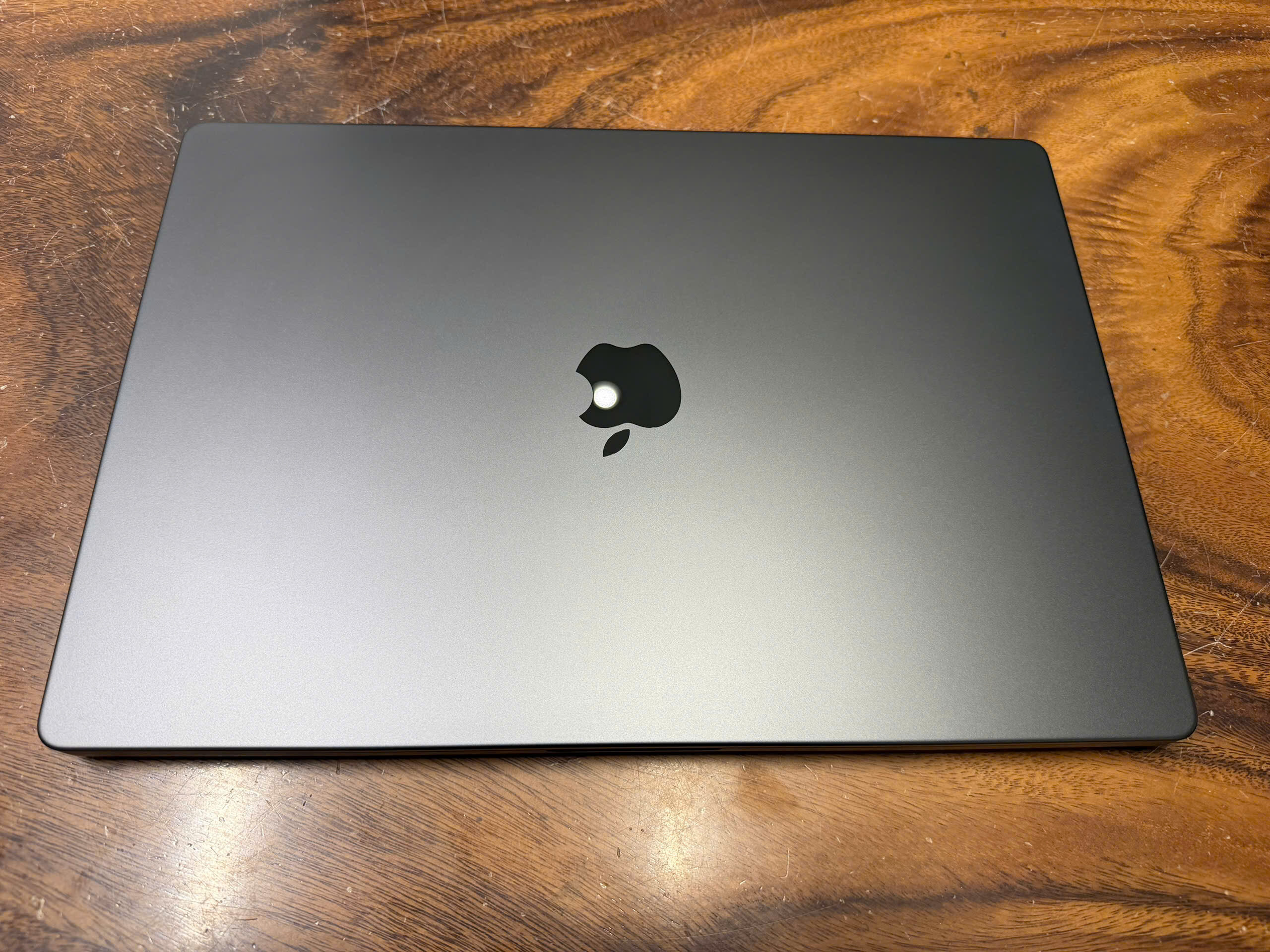 Macbook Pro 16 Like New (4)