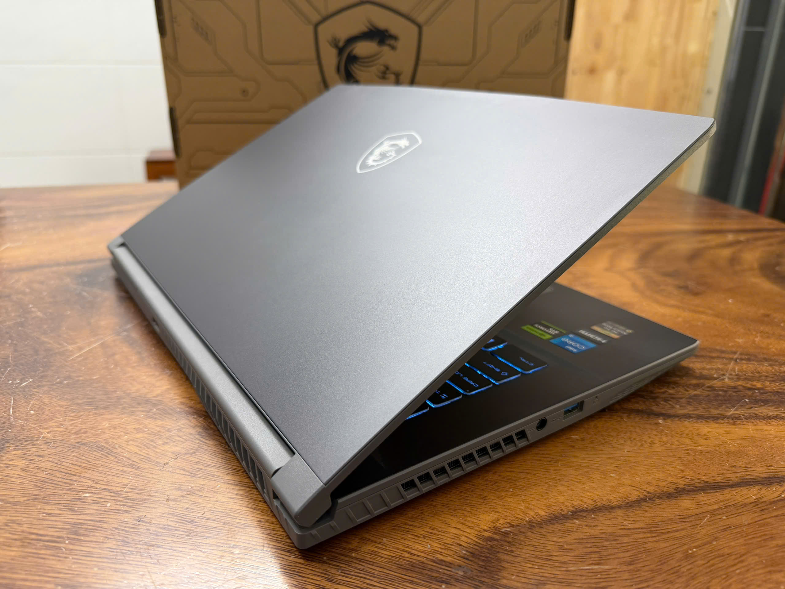 Msi Thin 15 (2)