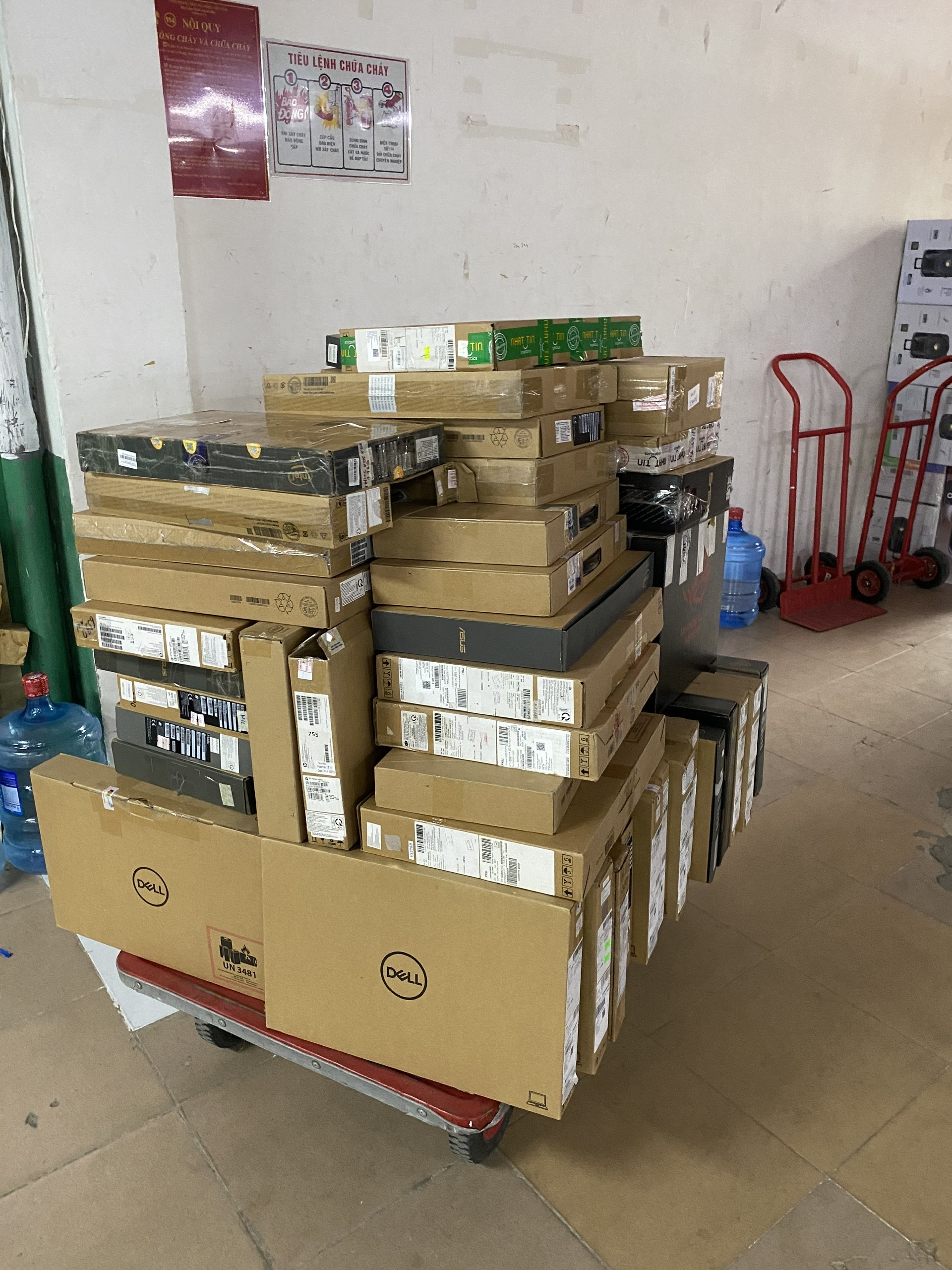 Nên thanh lý văn phòng trọn gói hay bán lẻ?