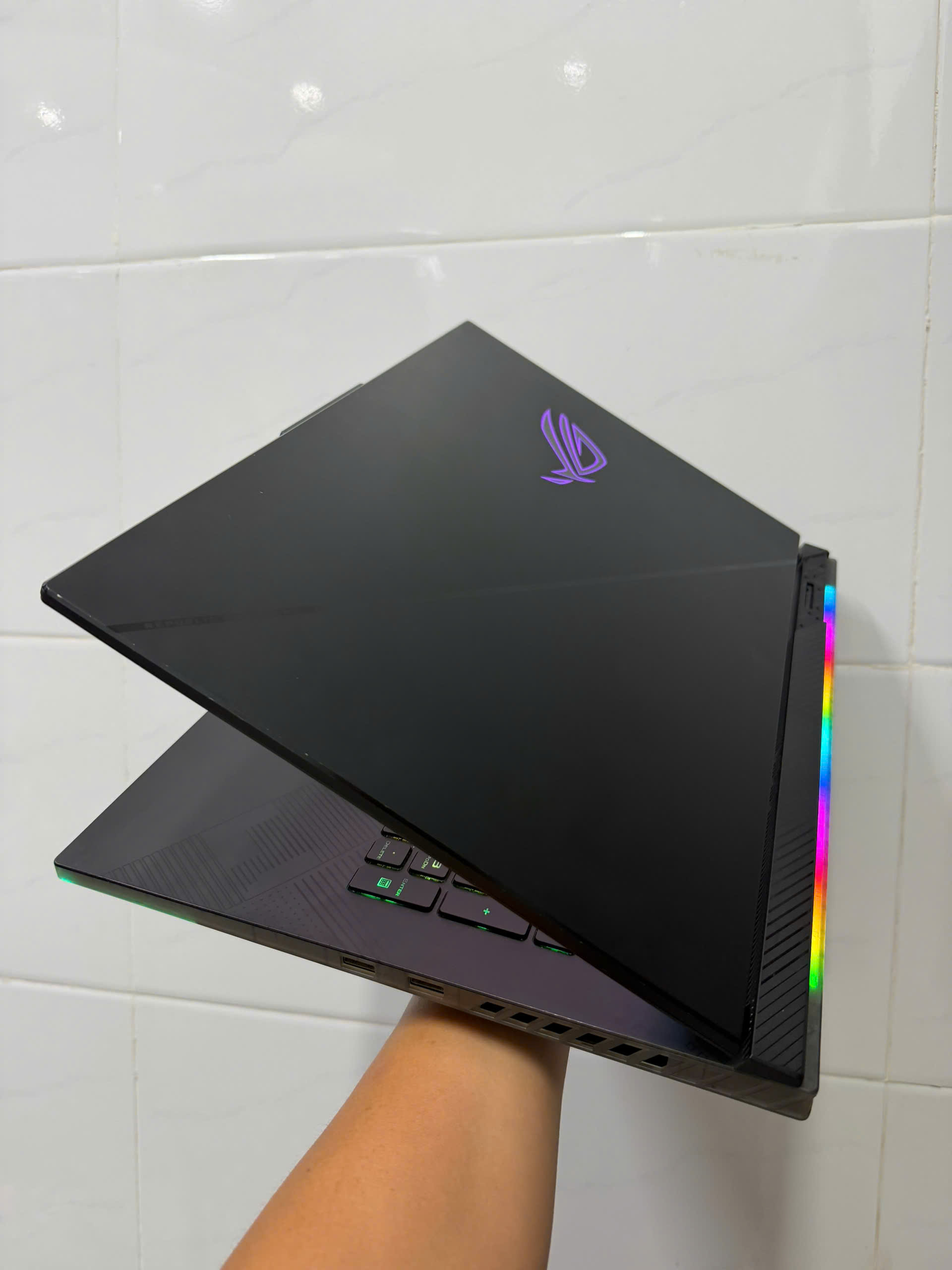 Asus Rog Strix Scar 18 (4)