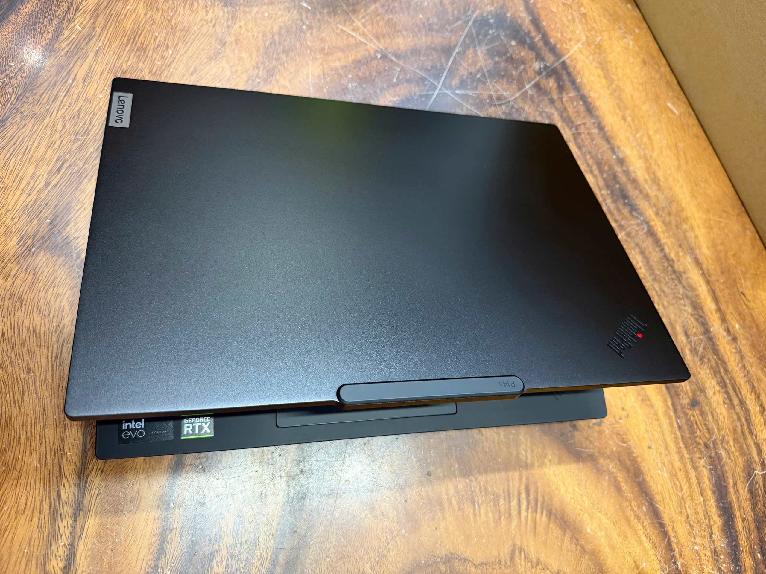 Thinkpad P14s Gen 5 (5)