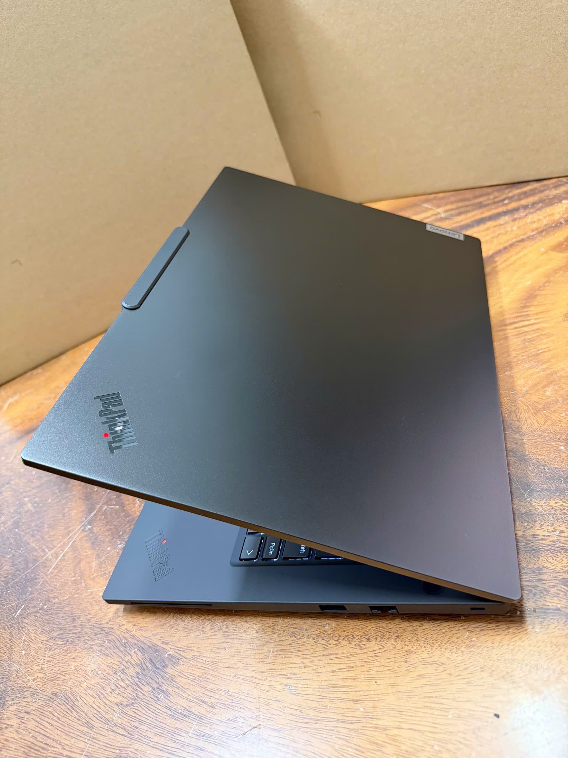 ThinkPad P14s Gen 5, ultra 5 135H, 16G, 512G, RTX 500Ada, 2.5K.