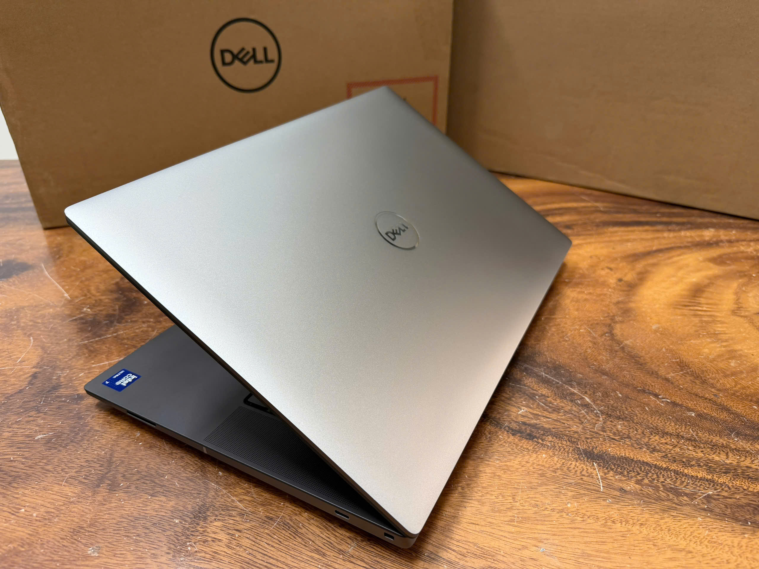 Dell Precision 5690 Ultra 7 Fhd (2)