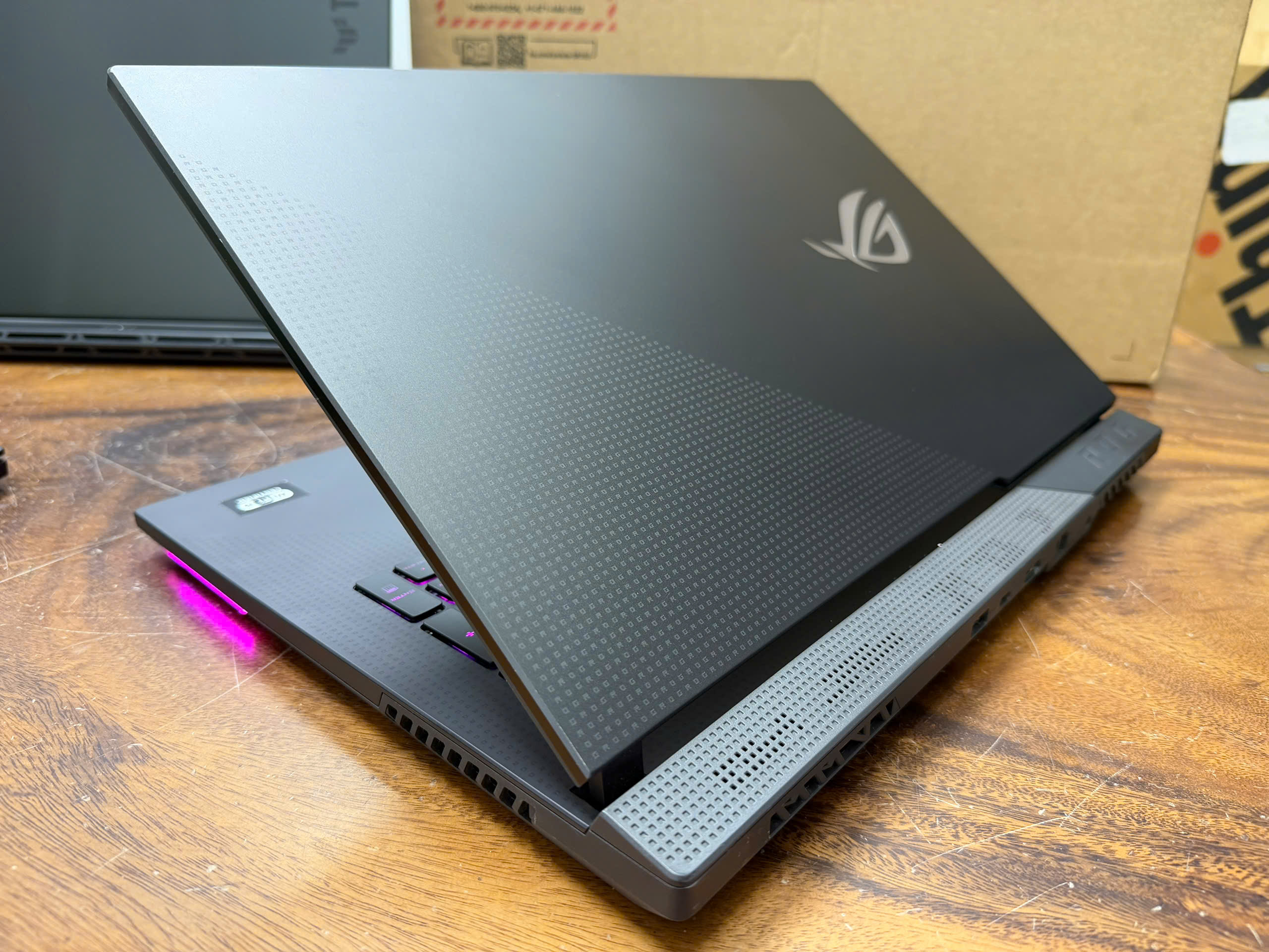 Asus Rog Strix G713 Ryzen 9 (2)