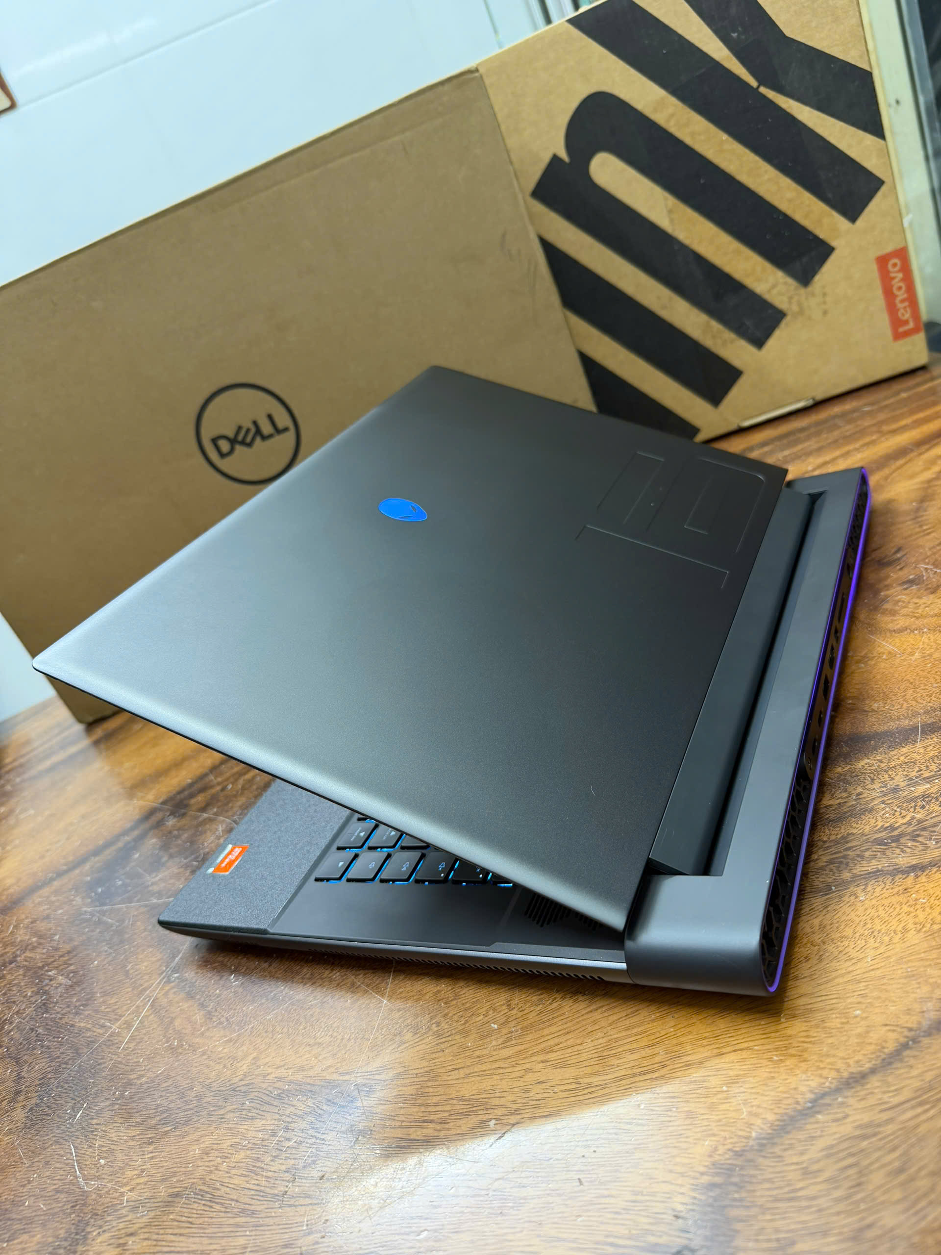 Dell Alienware M16 R1 Ryzen 9 7845hx (2)