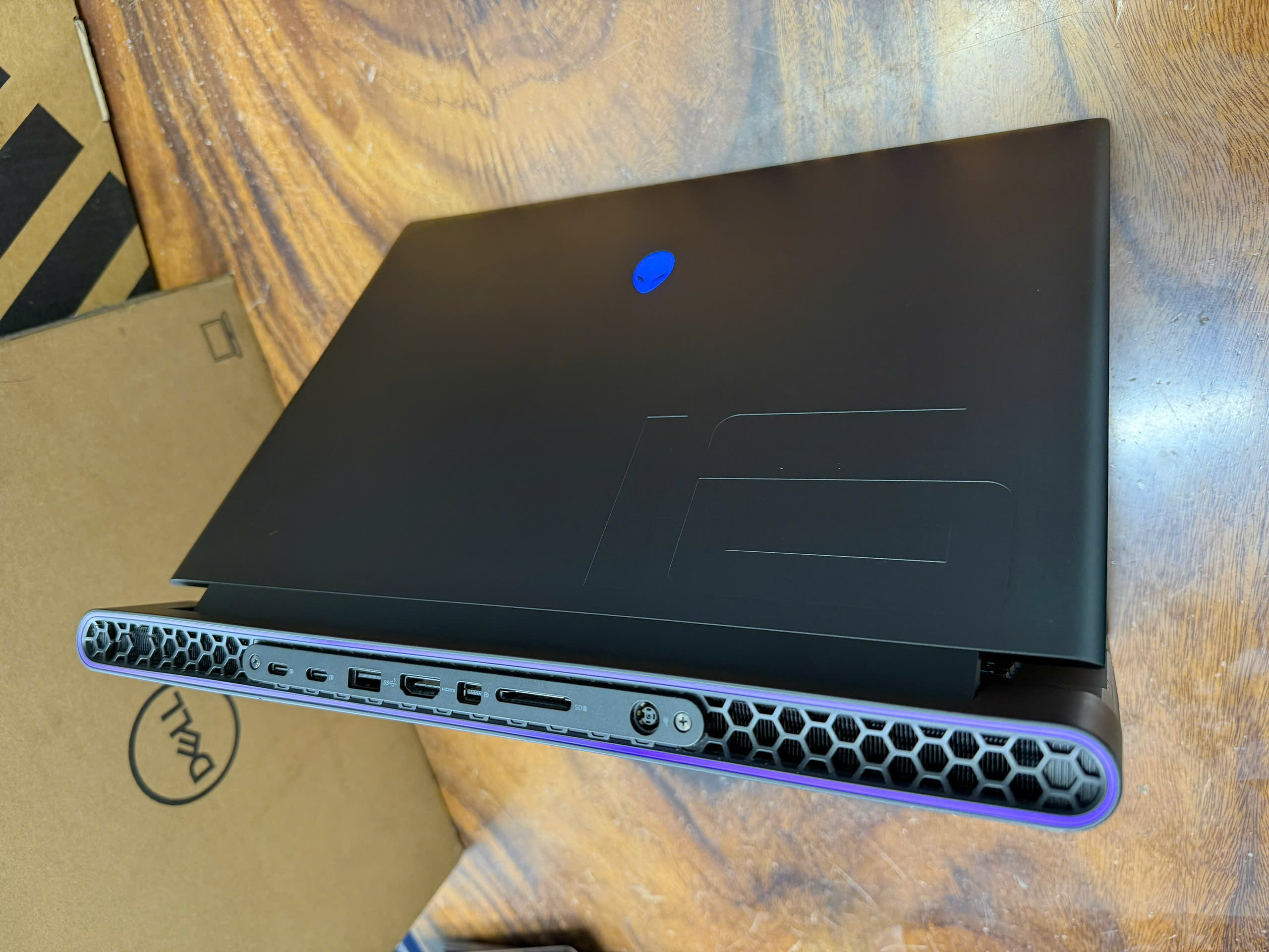 Dell Alienware M16 R1 Ryzen 9 7845hx (4)