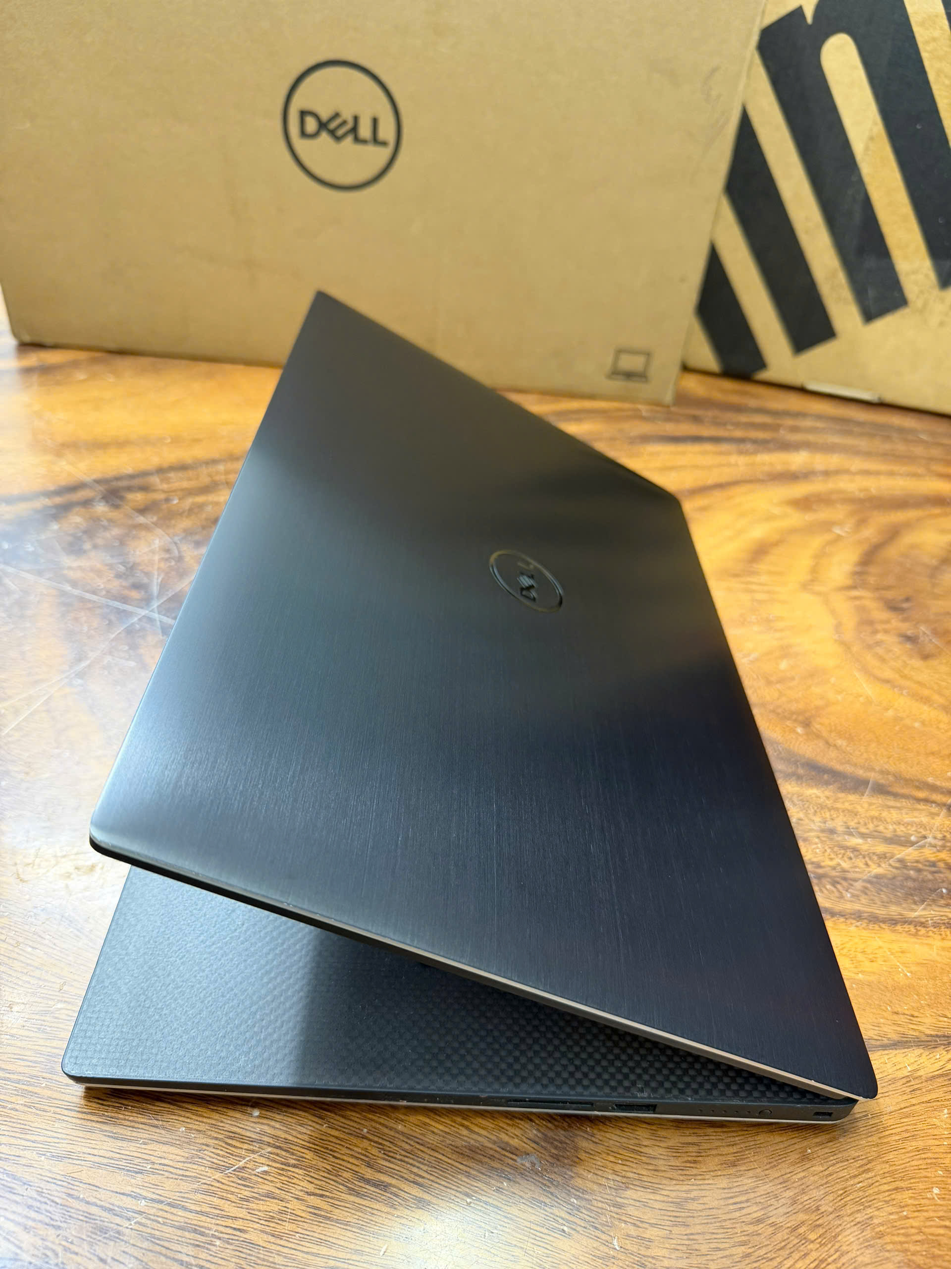 Dell Precision 5540 Core I9 (2)