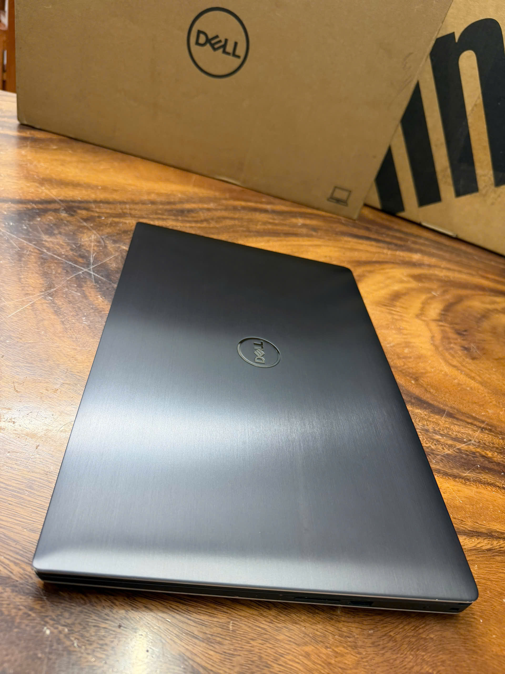 Dell Precision 5540 Core I9 (4)