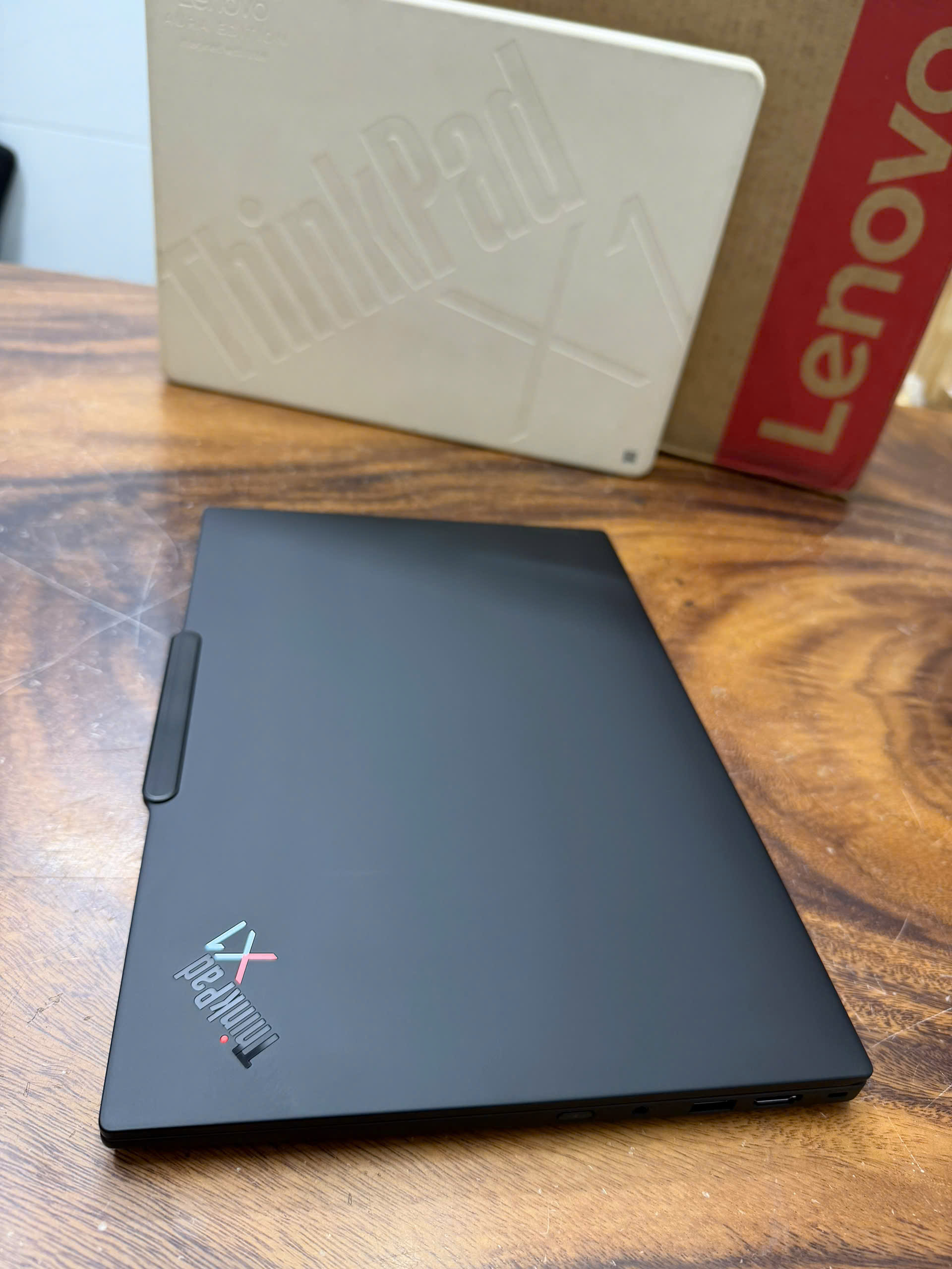 Thinkpad X1 Carbon Gen 13 Aura Edition (2)