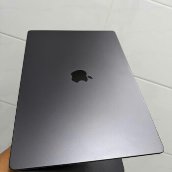 Macbook Pro 16 inch M3 MAX, ram 128G, 2TB.