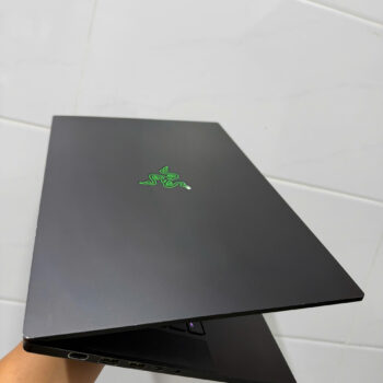 Razer Blade 15 Advanced, i7- 10875H, 16G, 512G, RTX 2080 Super, 300hz.