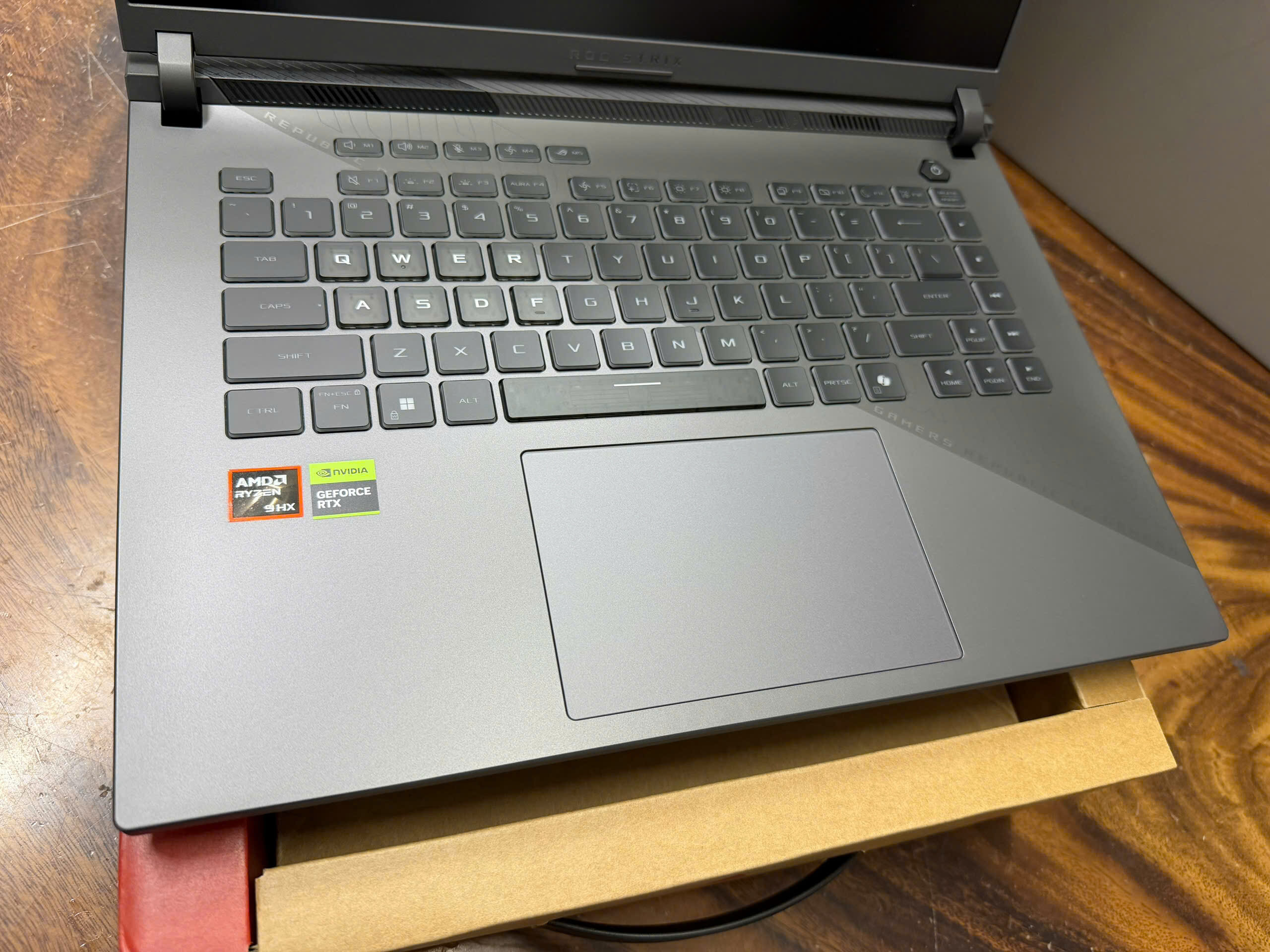 Asus Rog G16 G614f (7)