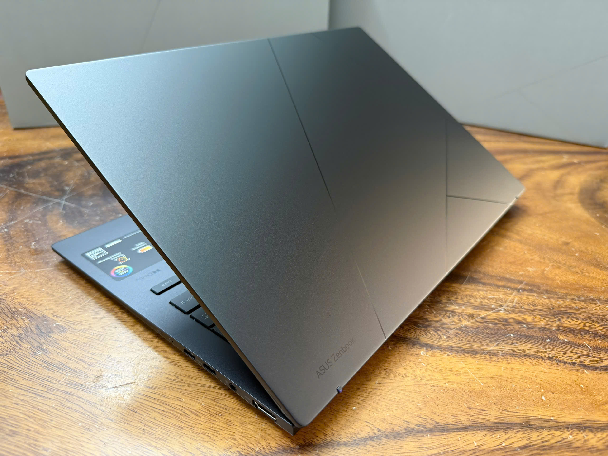 Asus Zenbook 14 Um3406ma (3)