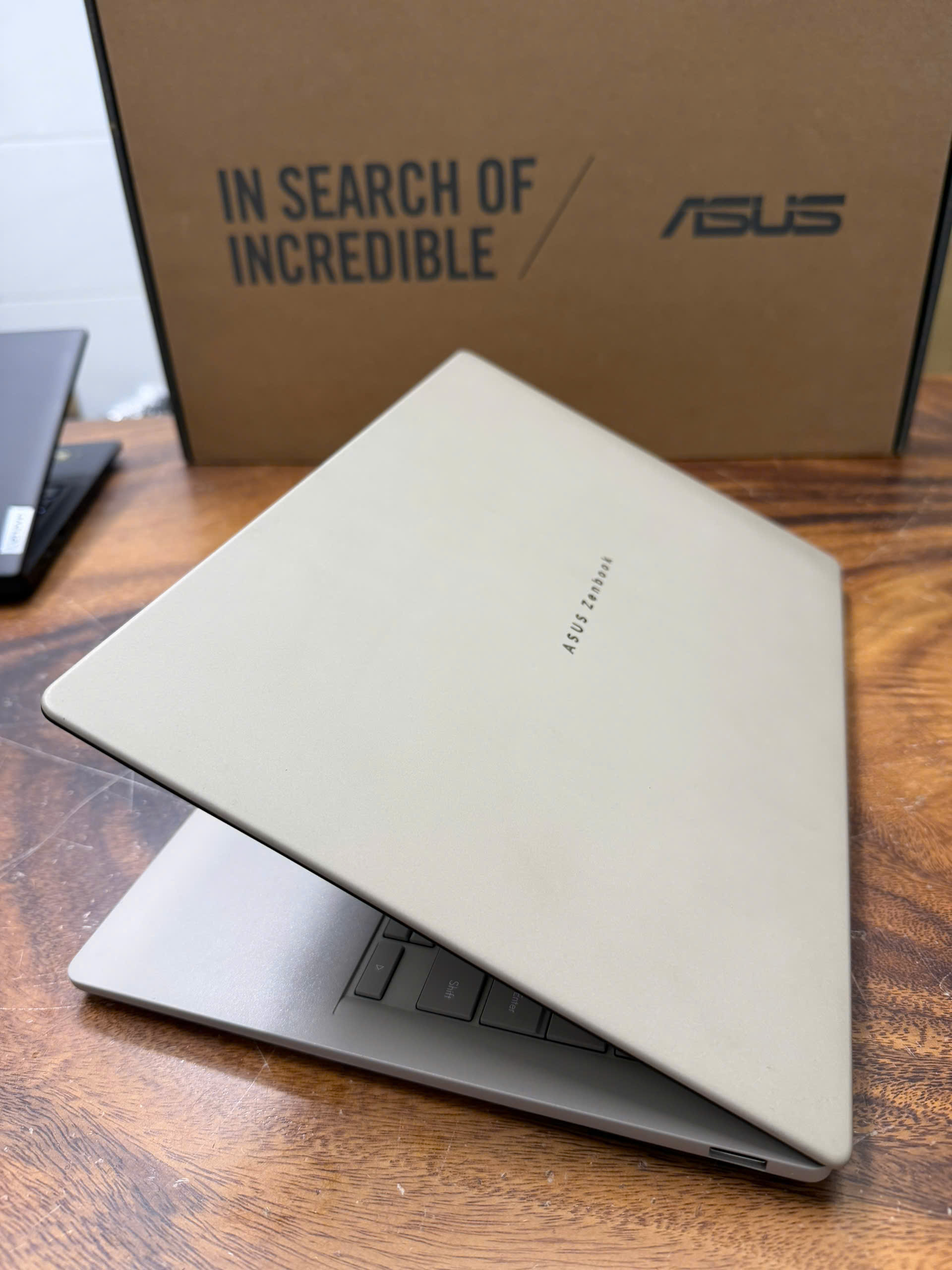 Asus Zenbook A14 UX3407, Snapdragon X plus, 16G, 512, 14in OLED.