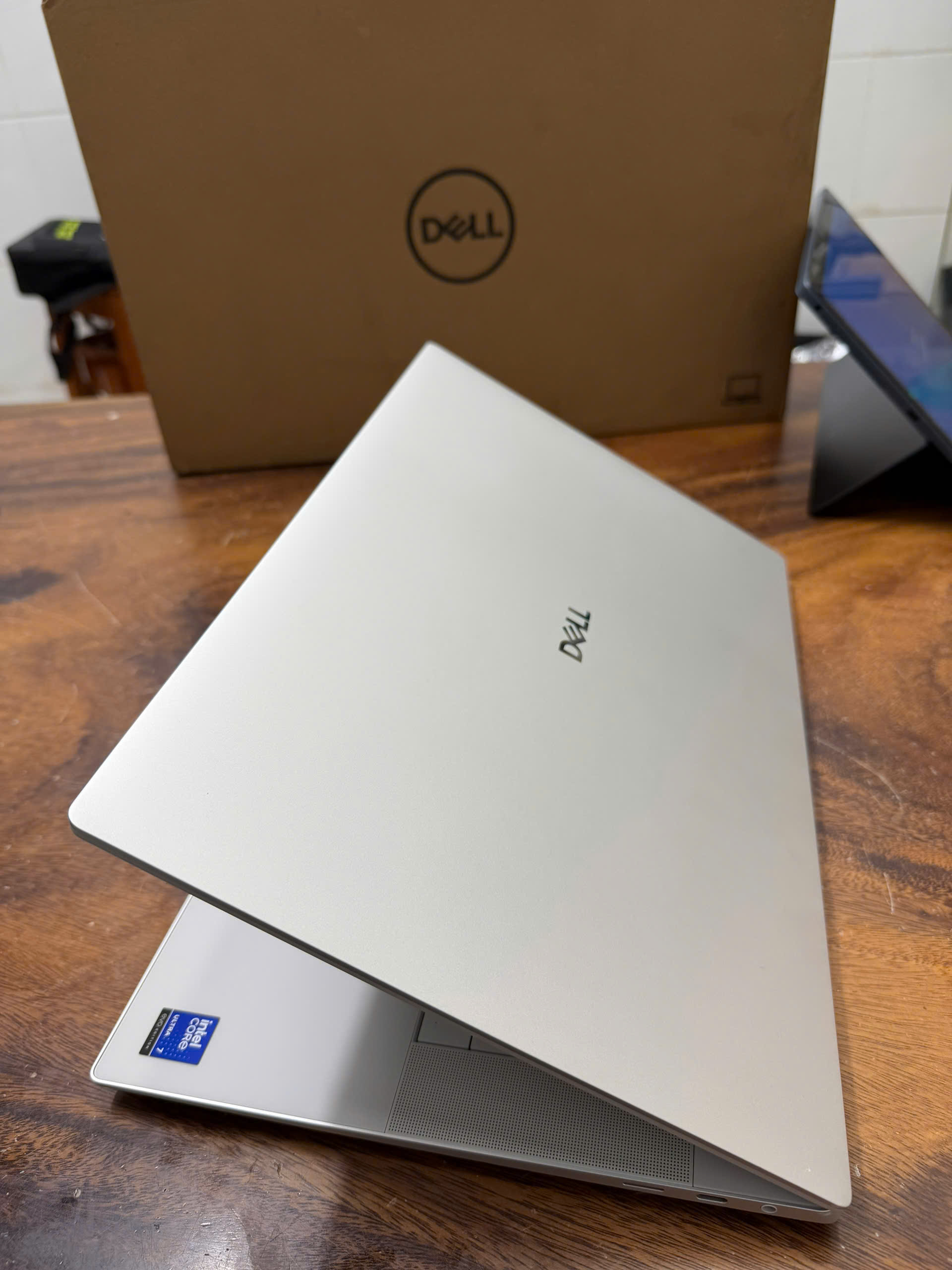 Dell Xps 16 (dell 16 Premium) Da16250 (3)