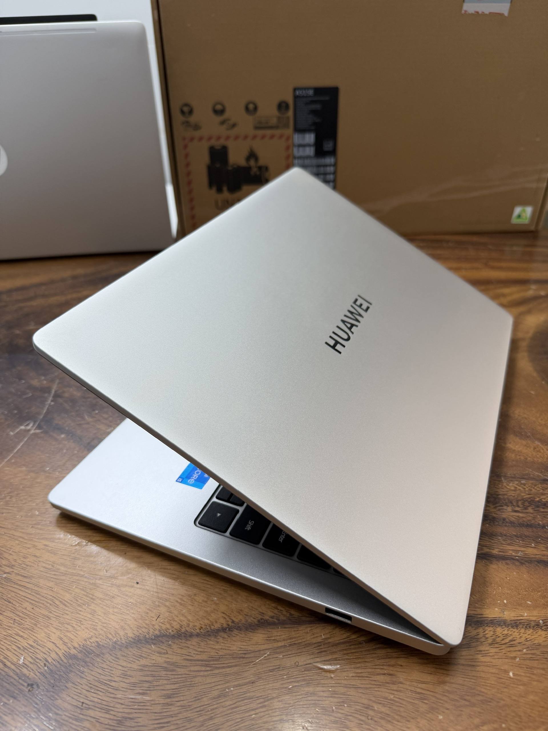Huawei MDF-XX, core i5 12450H, 8G, 256G, 14in FHD+