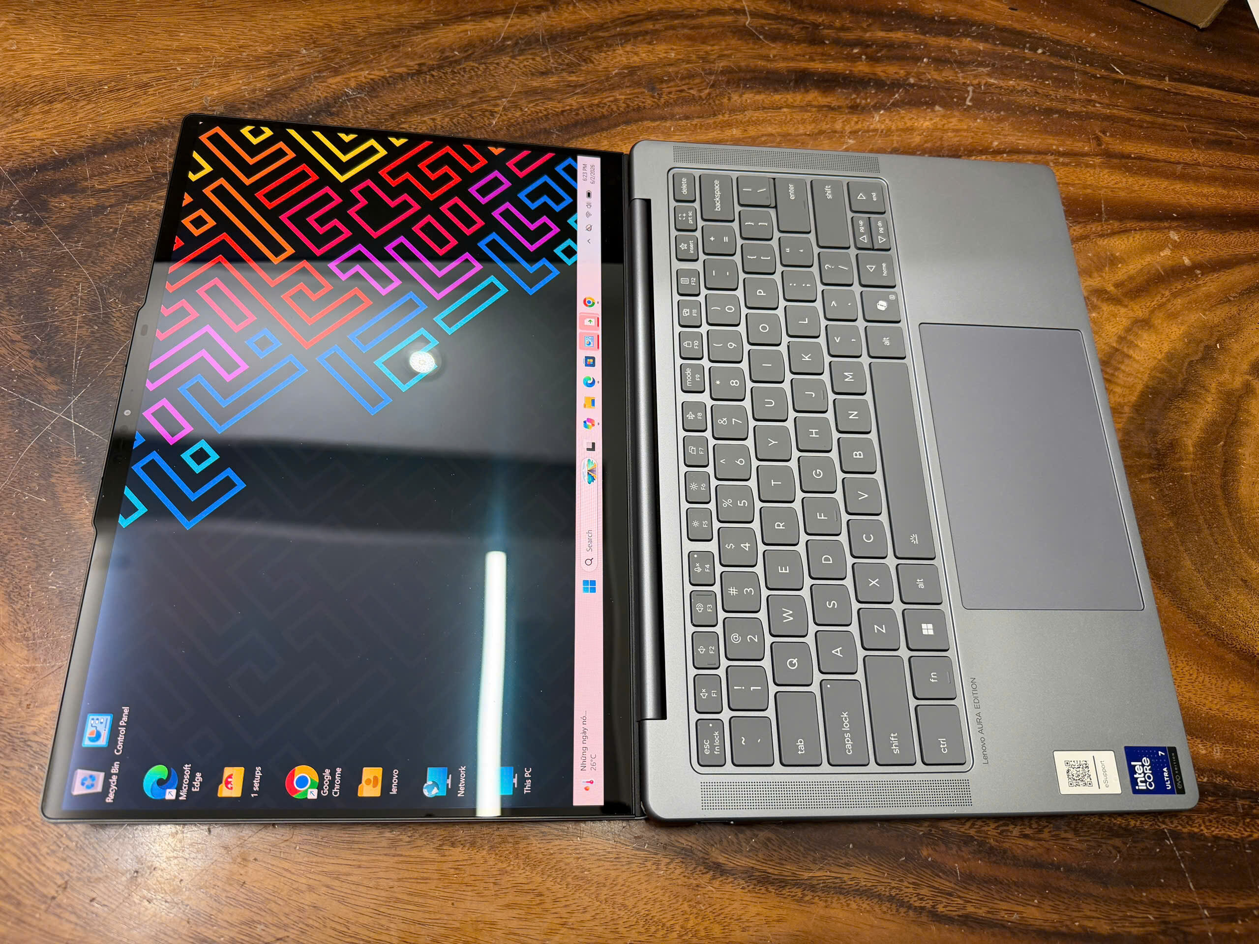 Lenovo Yoga Slim 7 14ill10 (2)