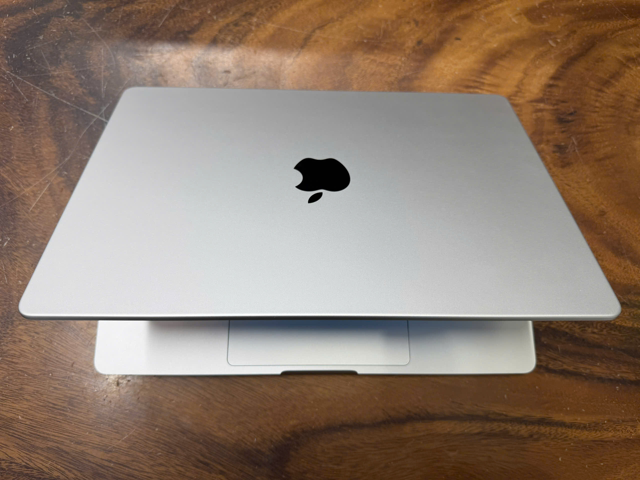 Macbook Pro 14 M4 Silver (2)