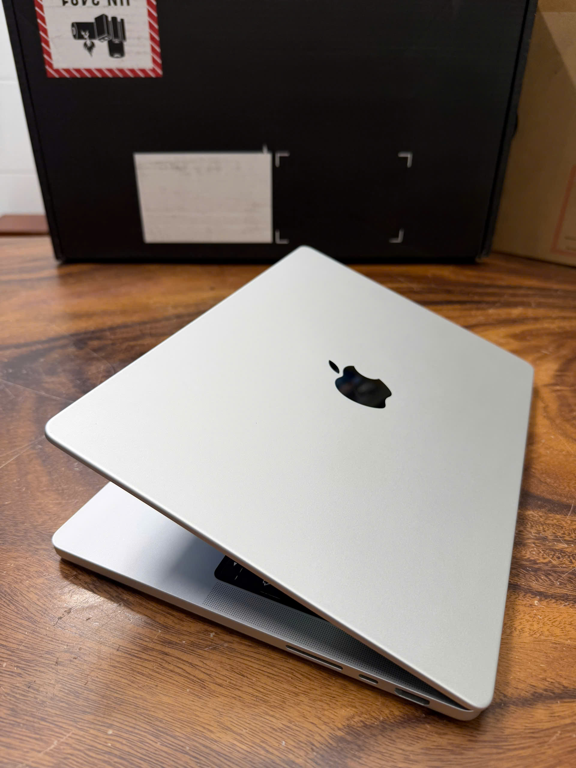 Macbook Pro 14 M4 Silver (4)