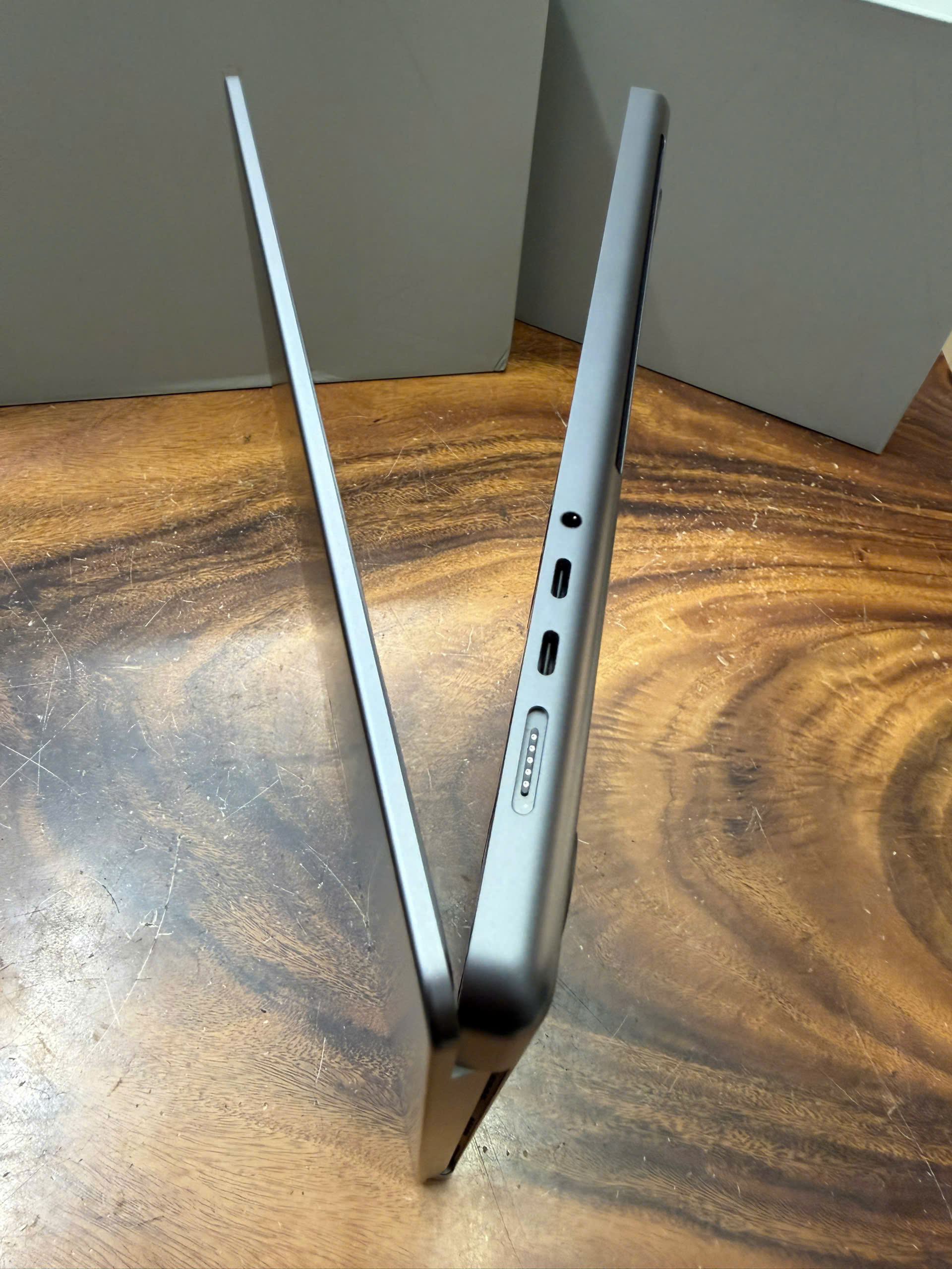 Macbook Pro 16 M4 New (14)