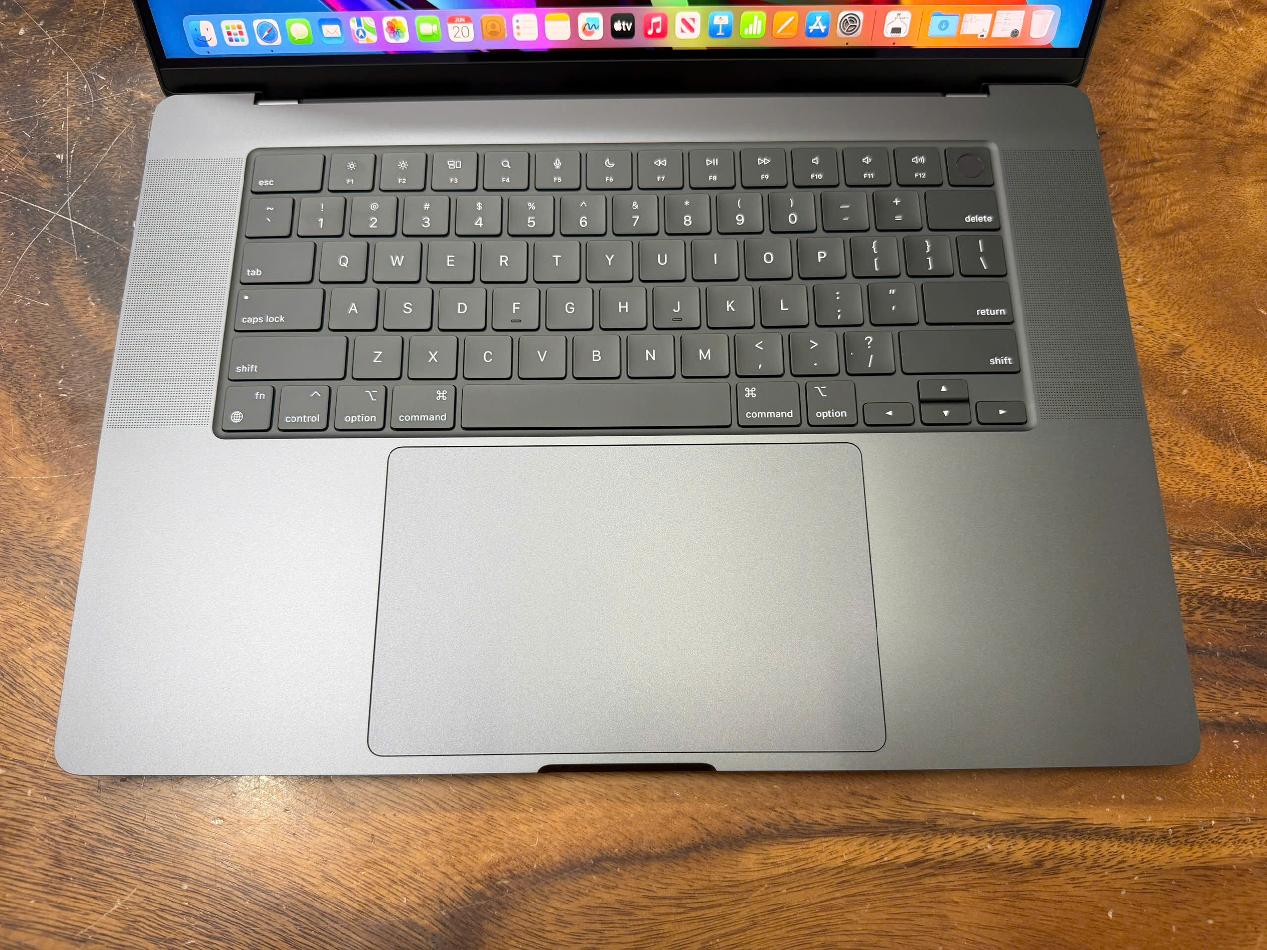 Macbook Pro 16 M4 New (6)