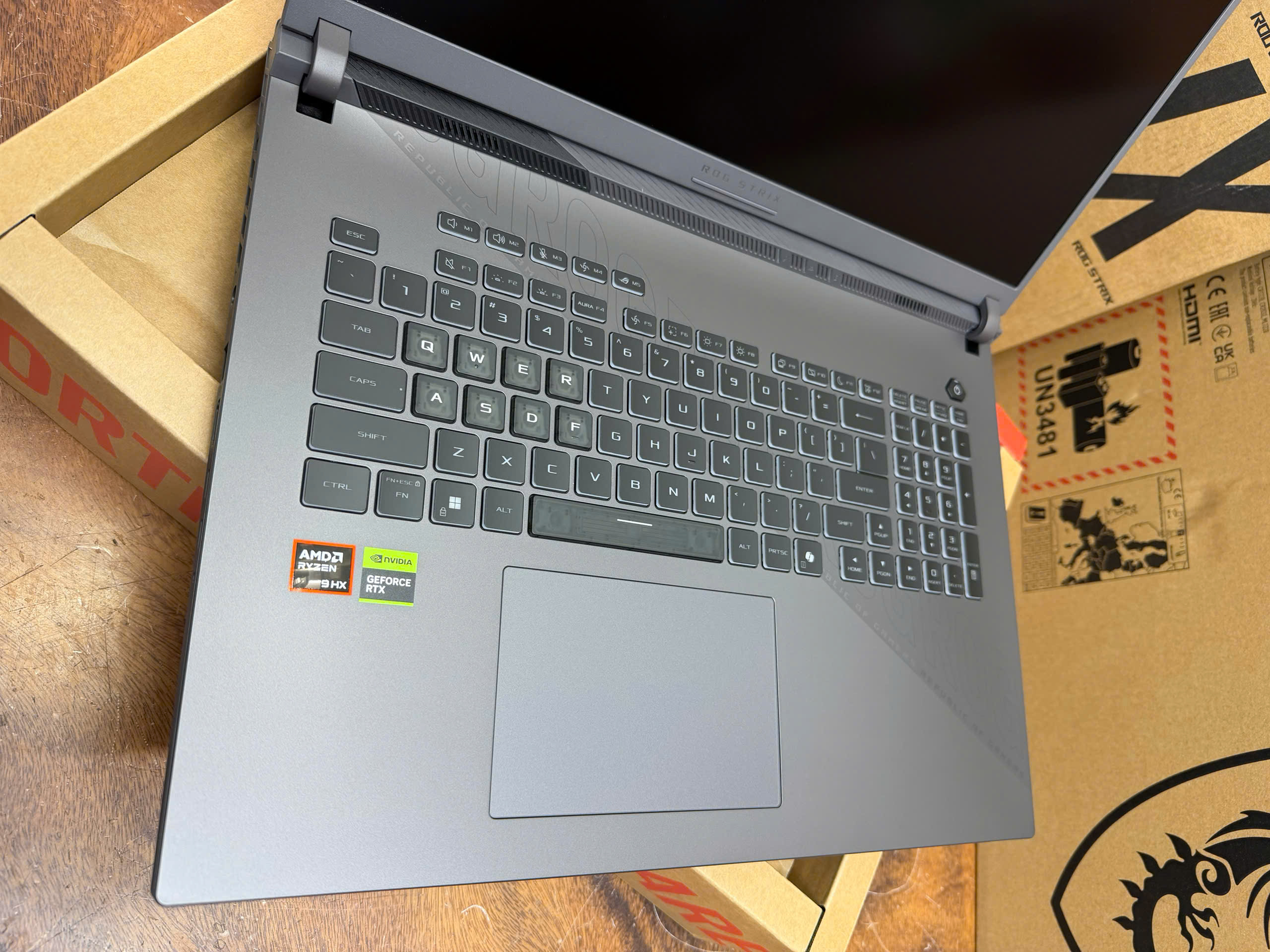 Asus Rog G18 G814 (2)