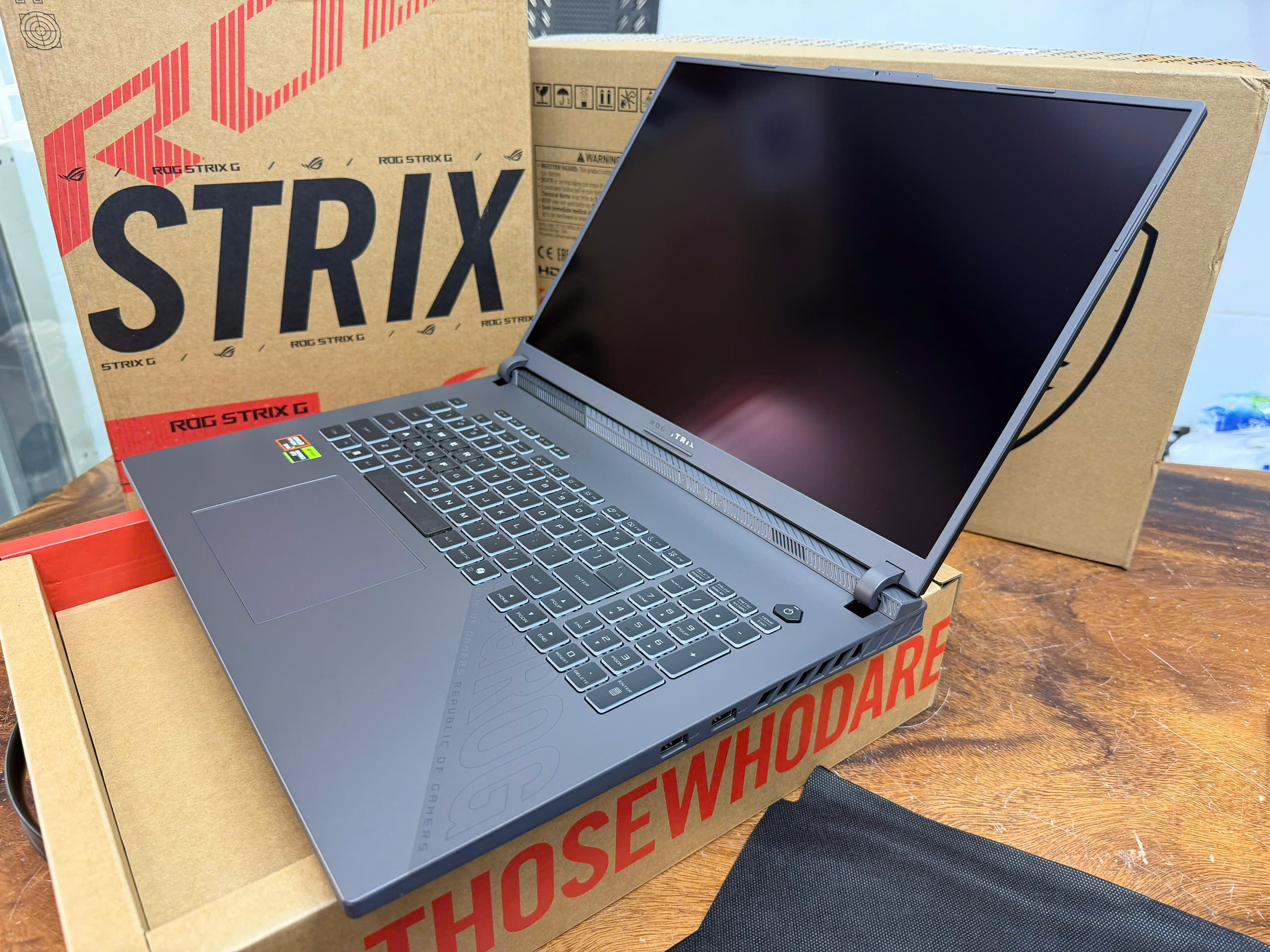 Asus Rog G18 G814 (4)