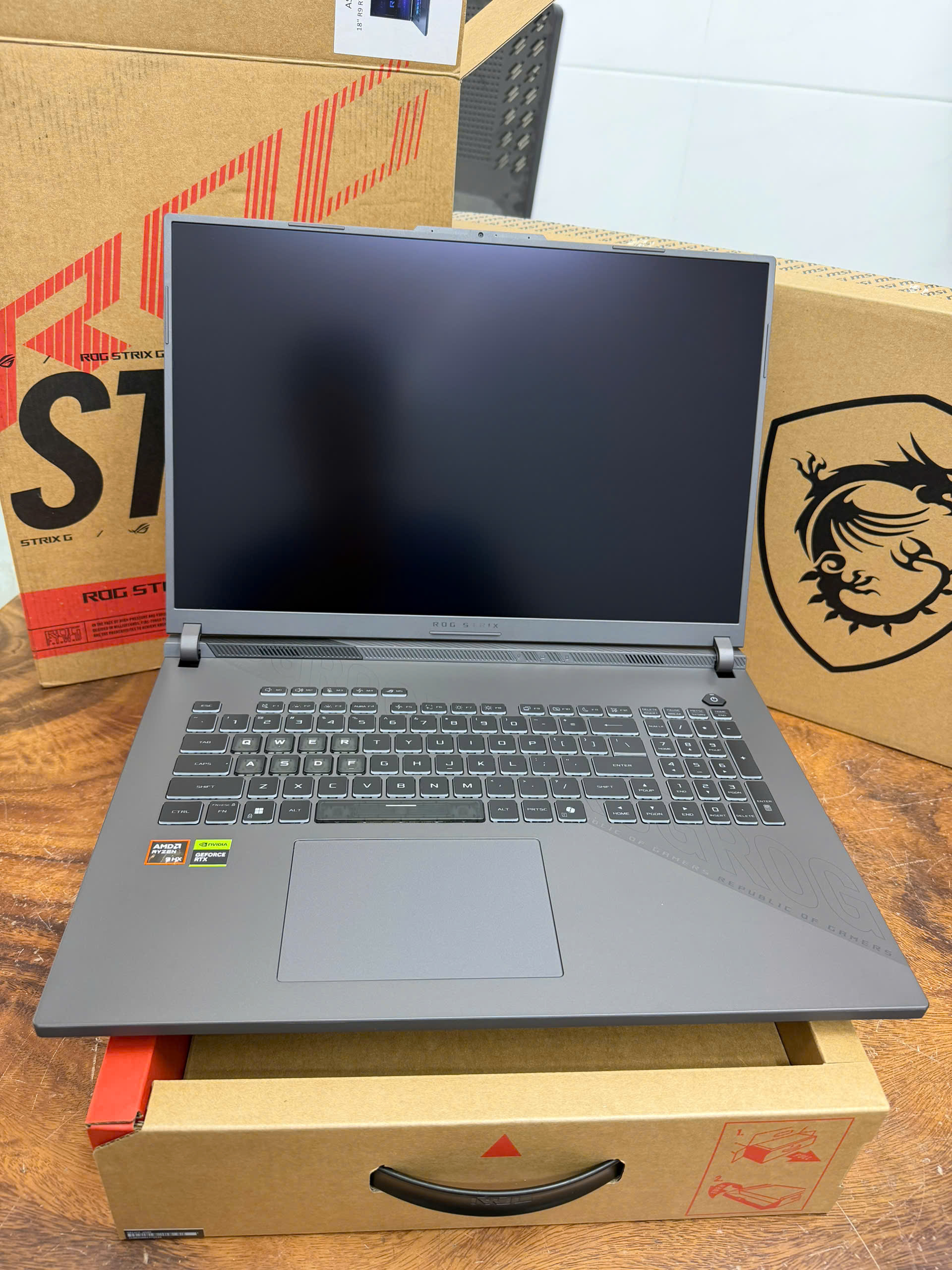 Asus Rog G18 G814 (7)