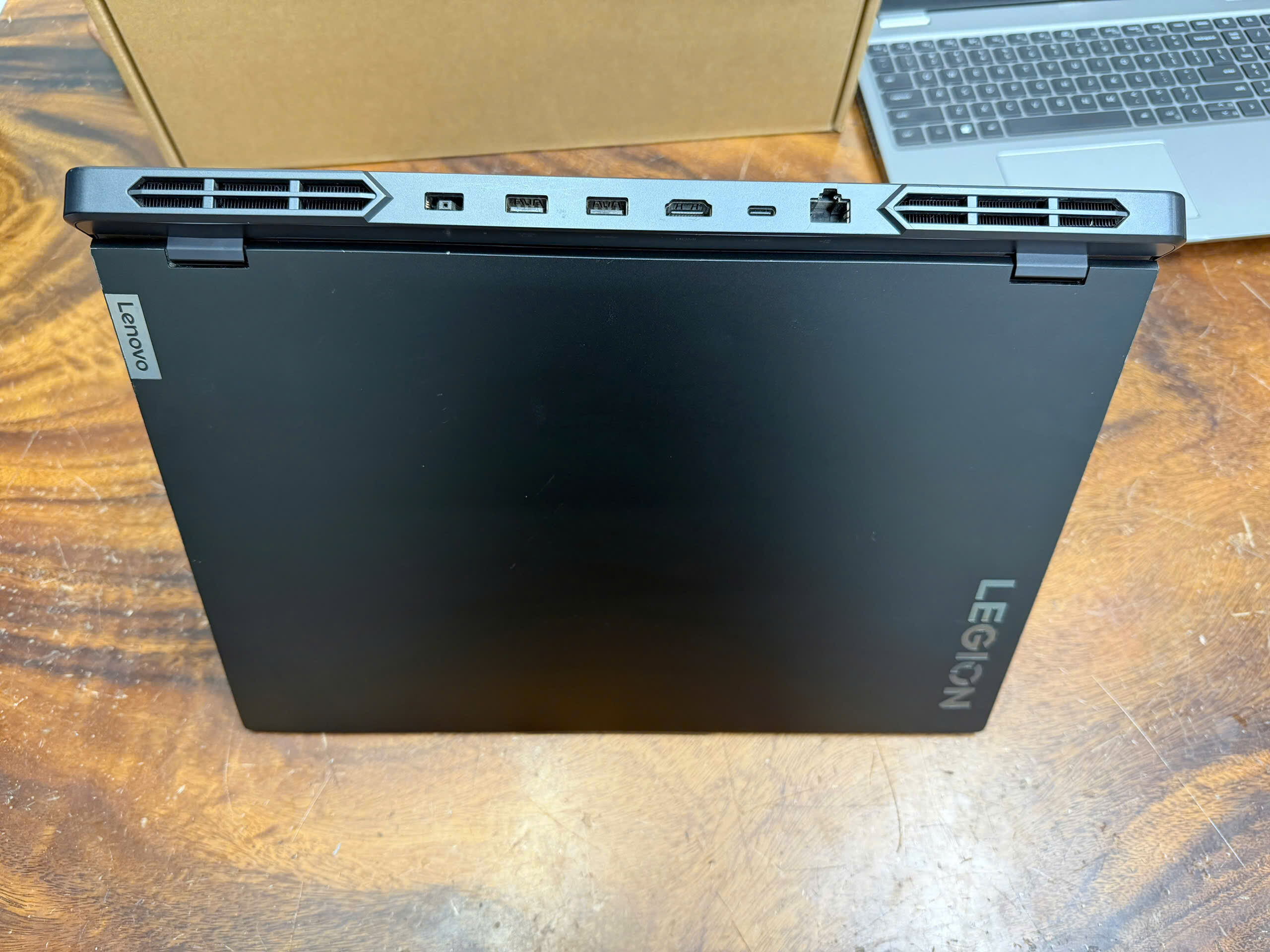 Lenovo Legion 5 Pro 16arx8 (1)