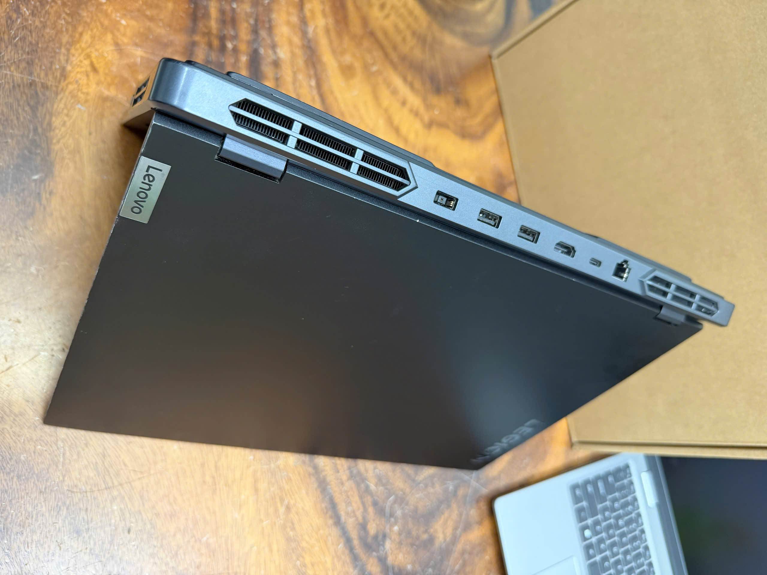 Lenovo Legion 5 Pro 16arx8 (7)