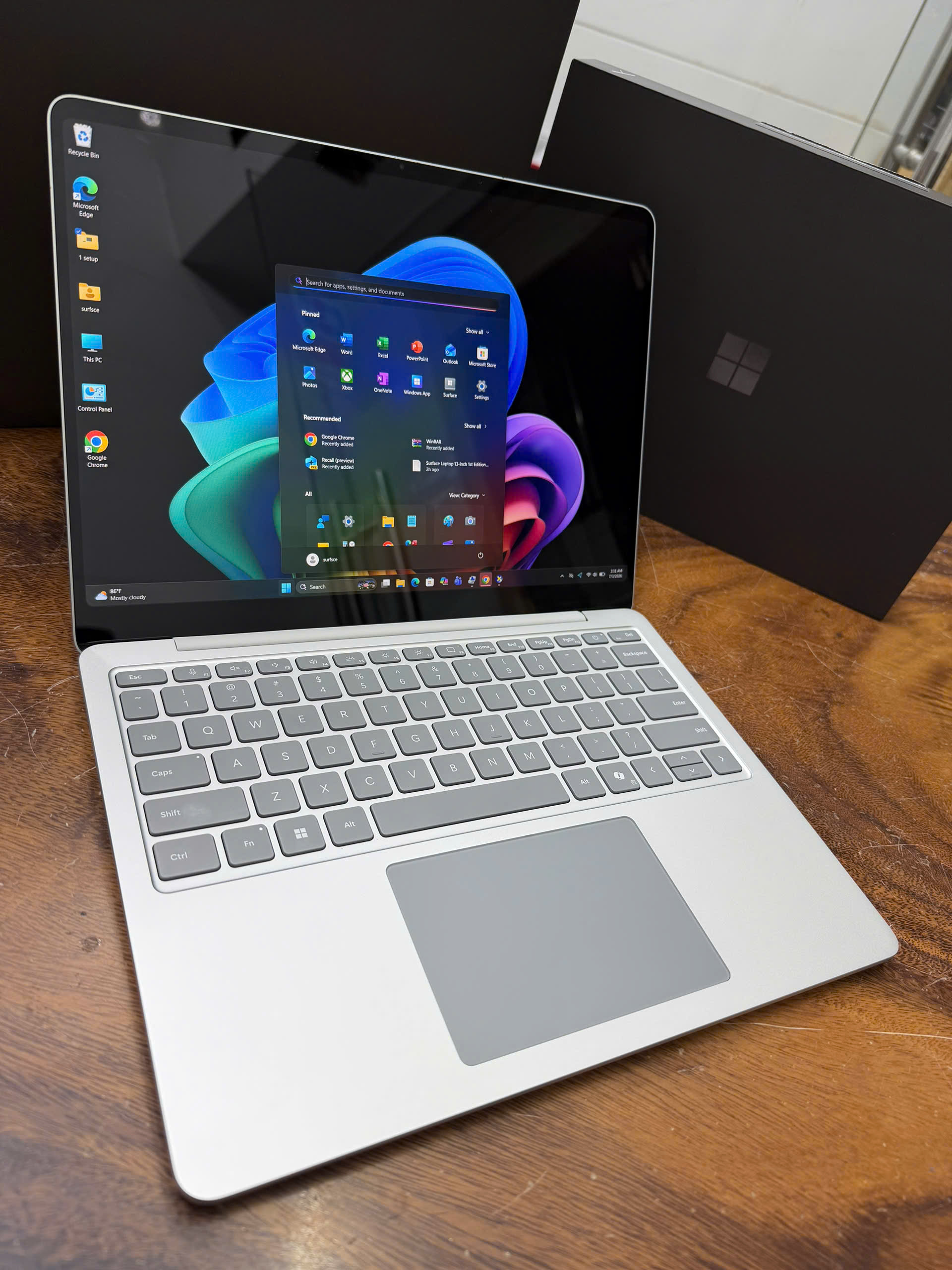 Surface Laptop 13 Inch 1st Edition With Snapdragon (1)