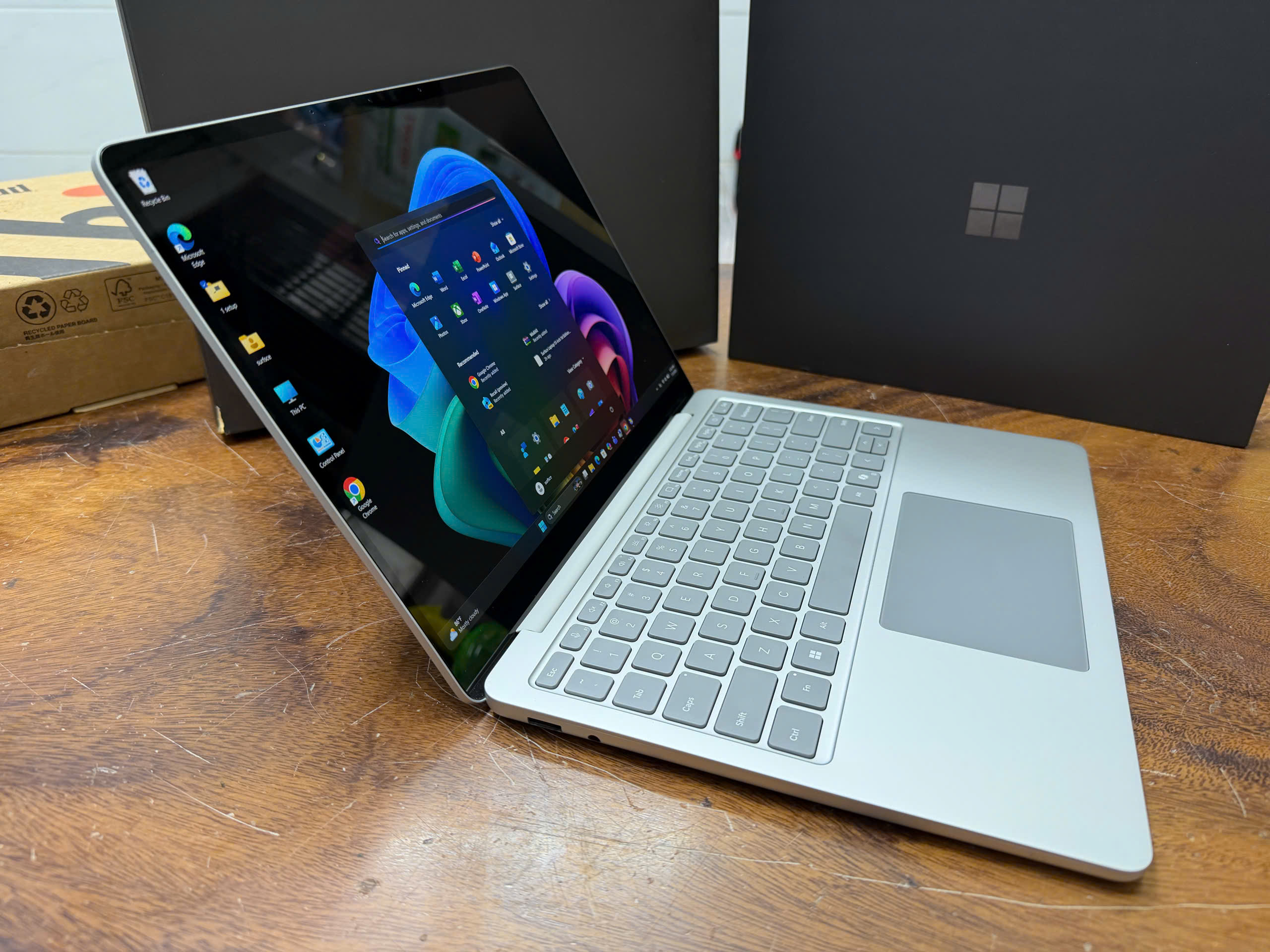 Surface Laptop 13 Inch 1st Edition With Snapdragon (2)