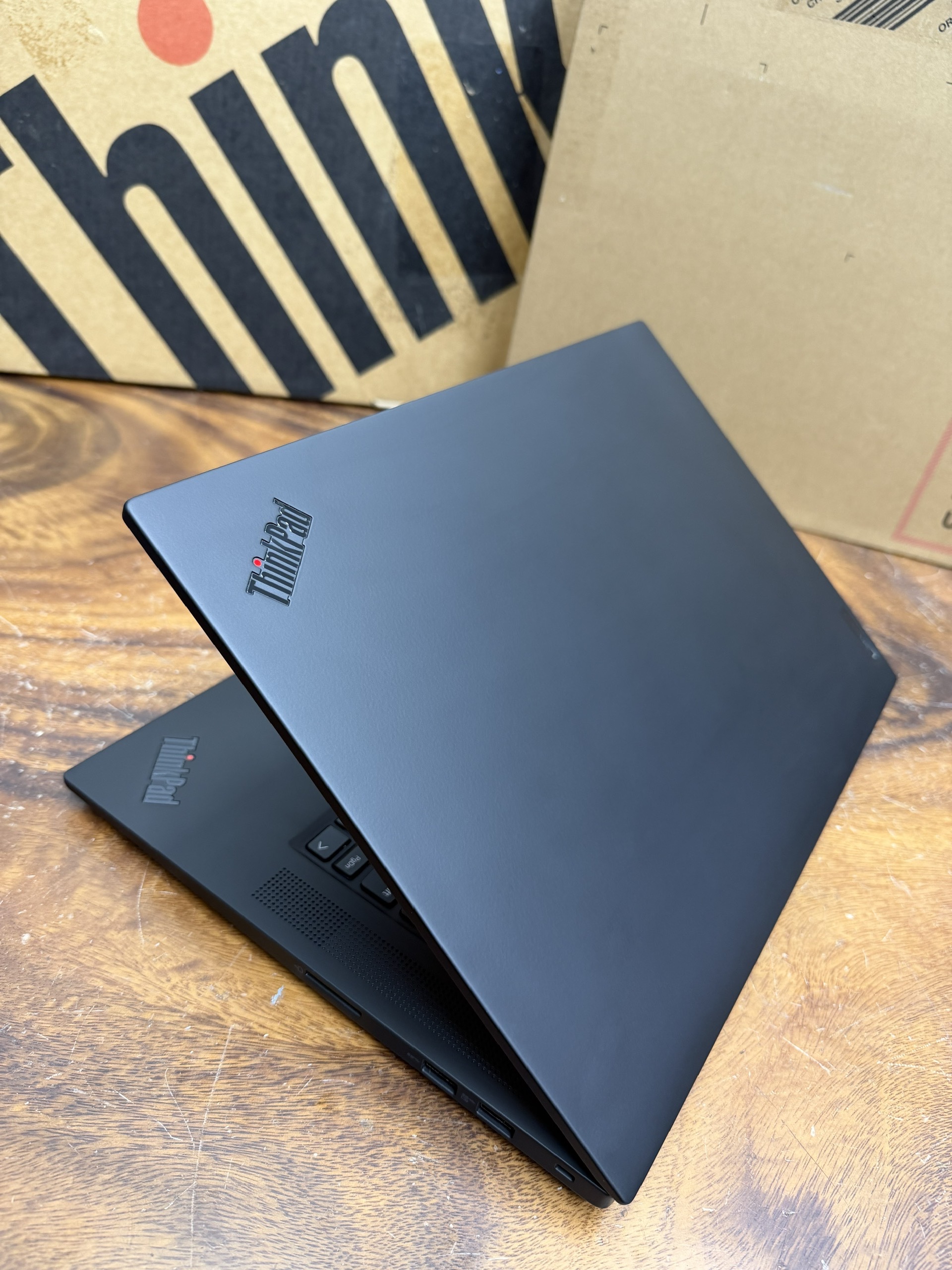 Thinkpad P1 gen 6, core i7 13700H, 32G, 512G, RTX A1000, 16in 2.5K