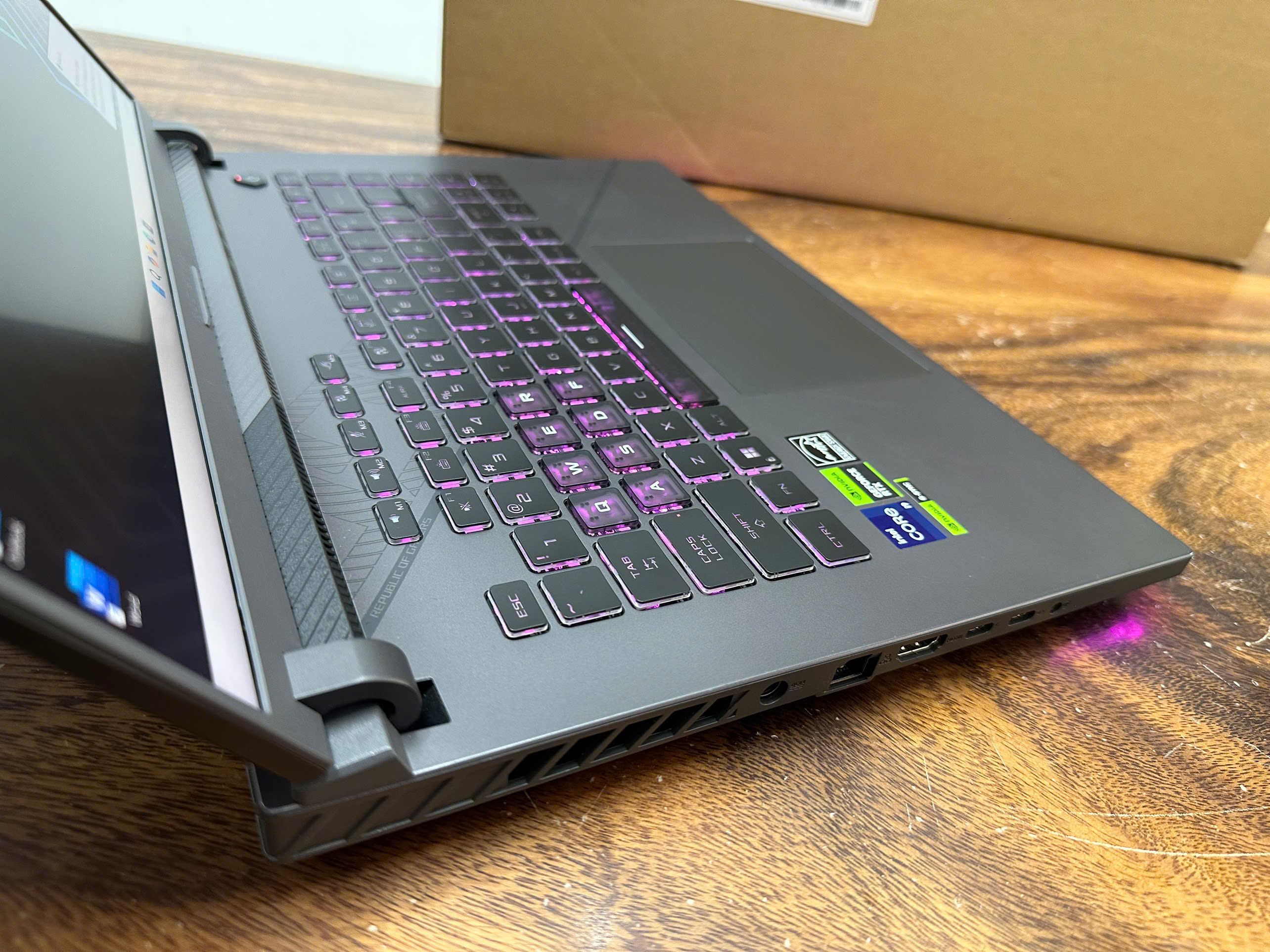 Asus Rog Strix G16 G614j Core I9 (18)
