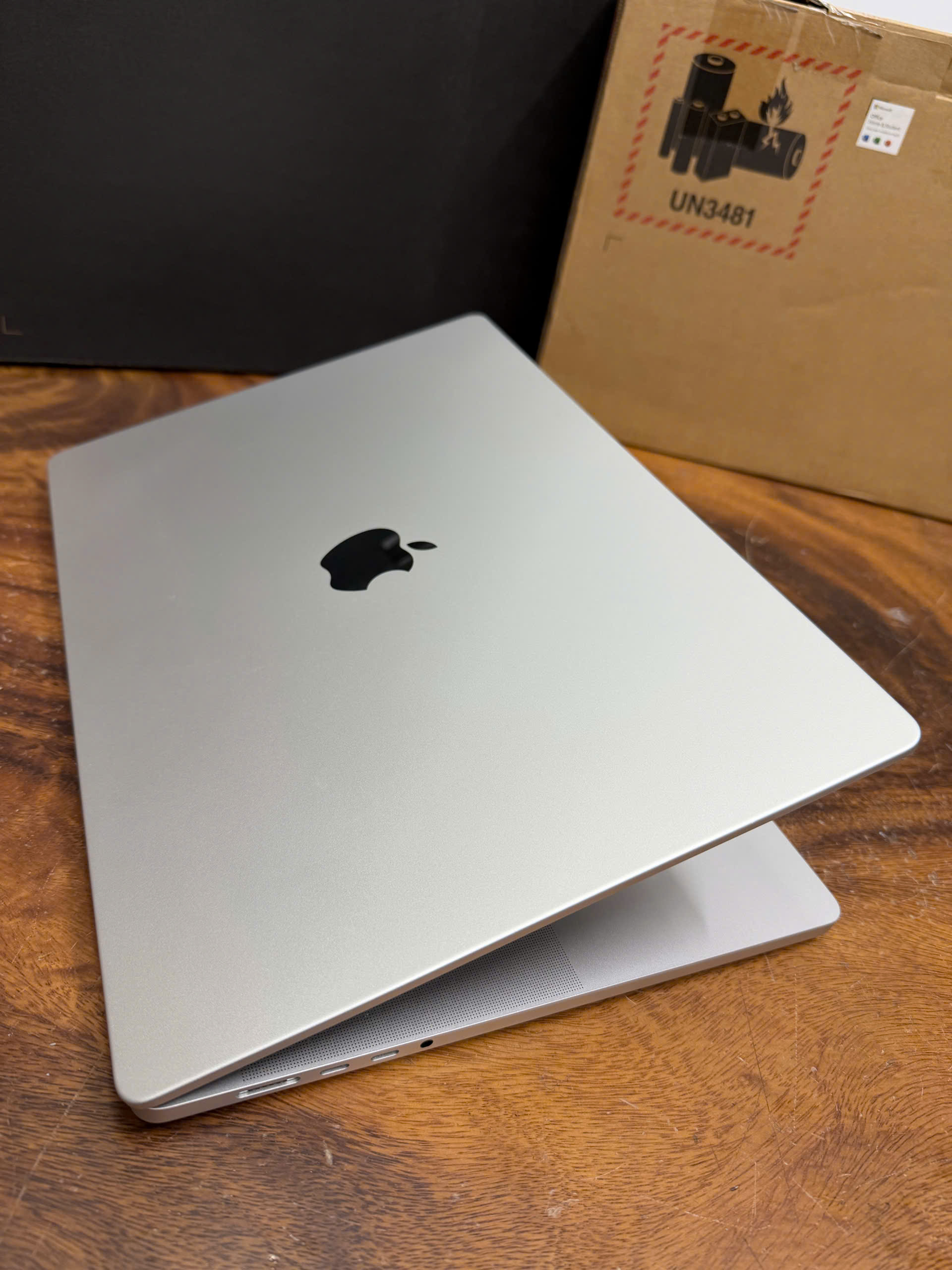 Macbook Pro 16in M3 Max (1)