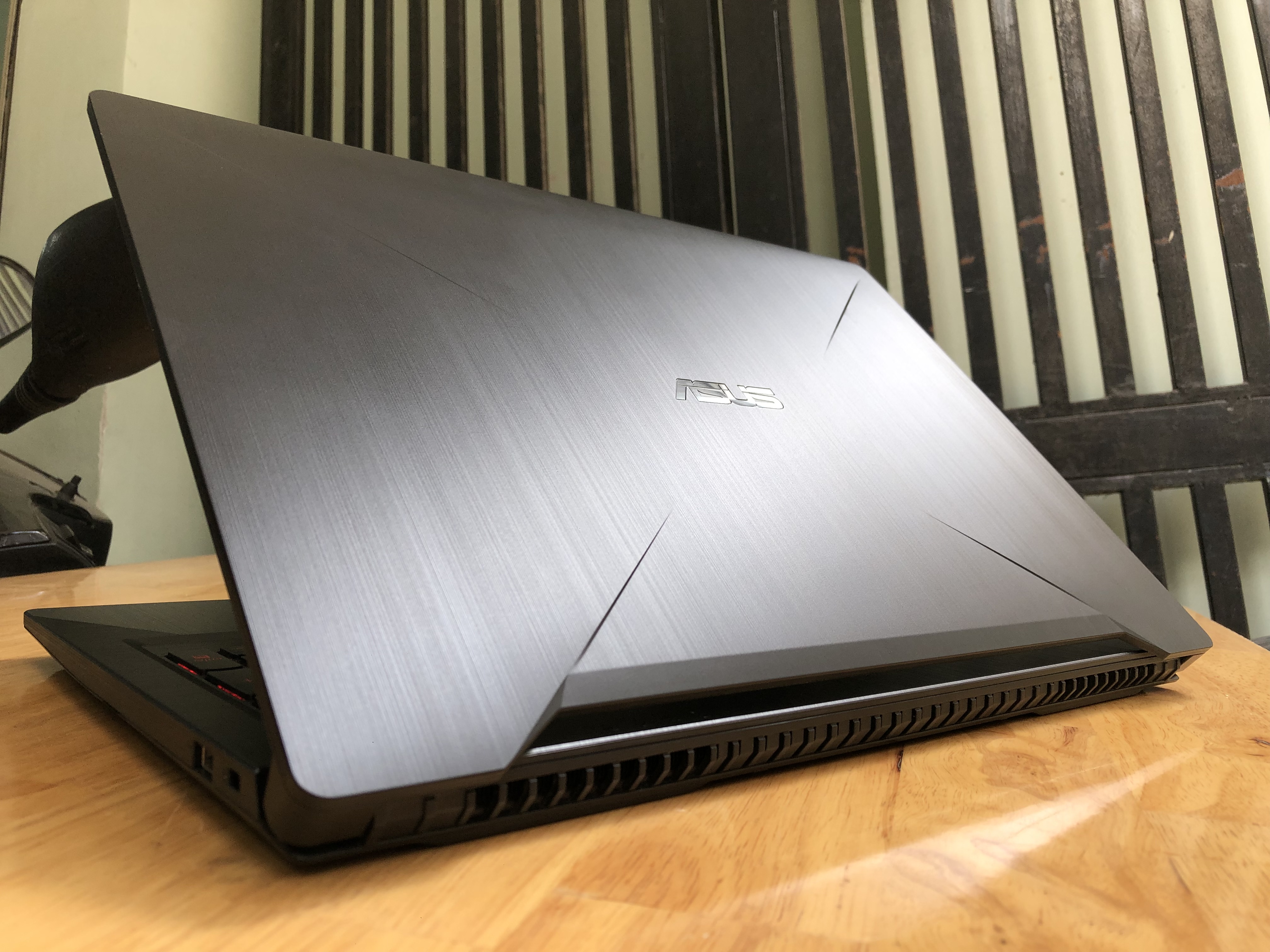 Asus TUF FX503, core i7 7700HQ, 16G, 256G, GTX1050.