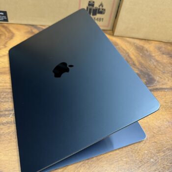 Macbook air 15in M3, ram 16G, 512G.