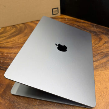 Macbook air 15in M3, ram 16G, ssd 512G.