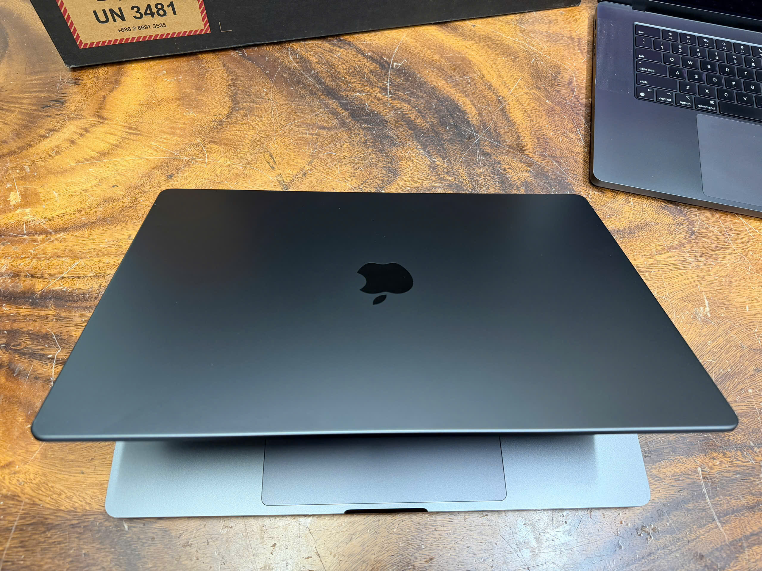Macbook Pro 16 M4 Max (2)