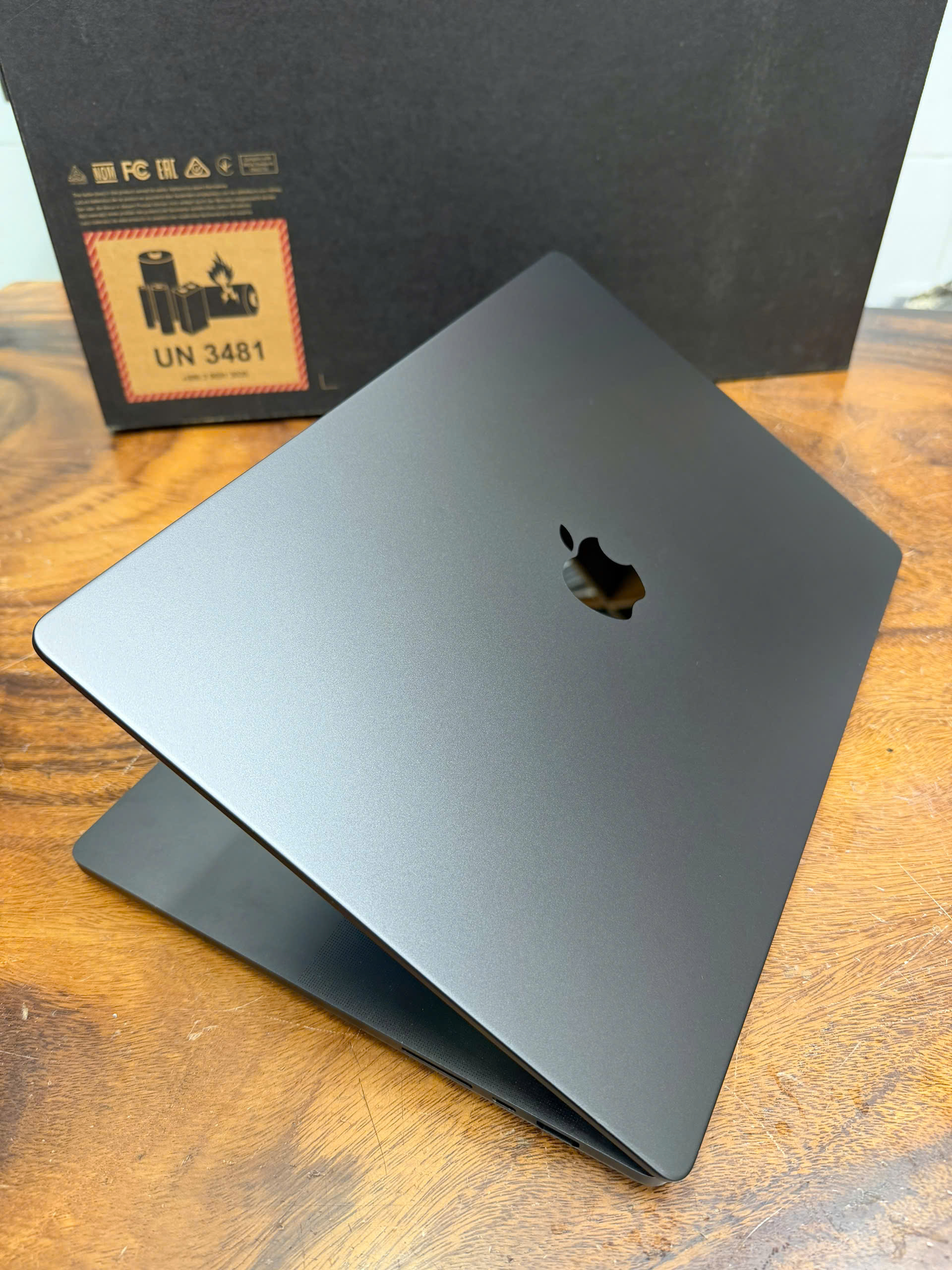 Macbook Pro 16 M4 Max (4)