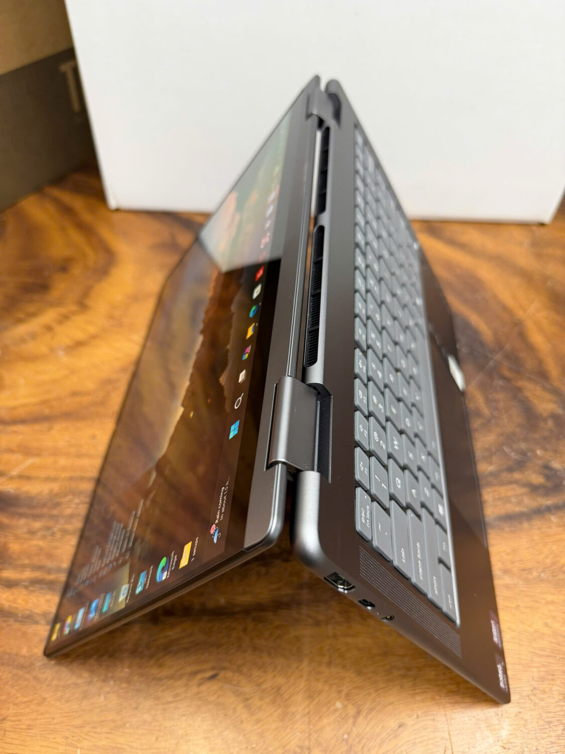 Lenovo Yoga 7i 2 In 1 14ill10 (8)