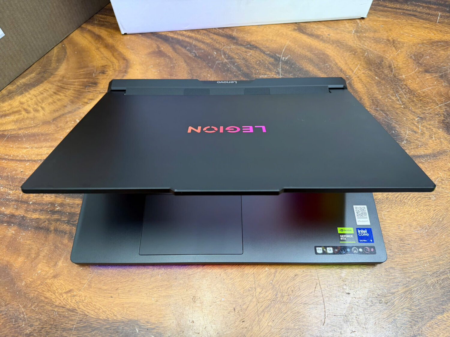 Lenovo Legion Pro 7 16iax10h Fifa Edition (7)
